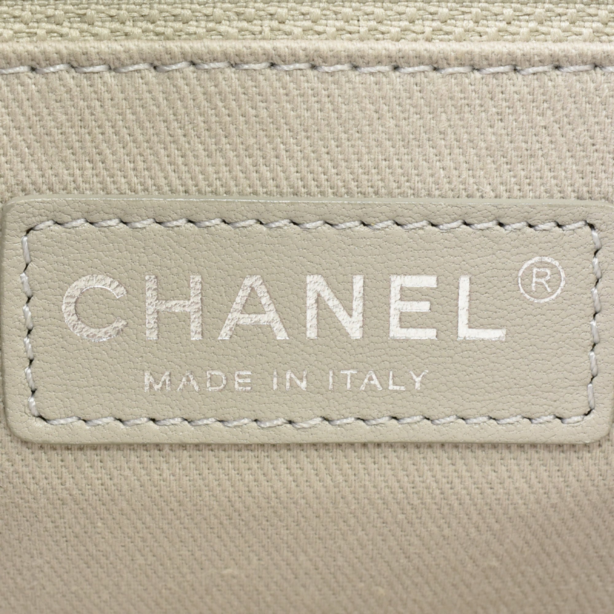 Chanel Off-White Grained Calfskin Shoulder Bag (Pre-Owned)