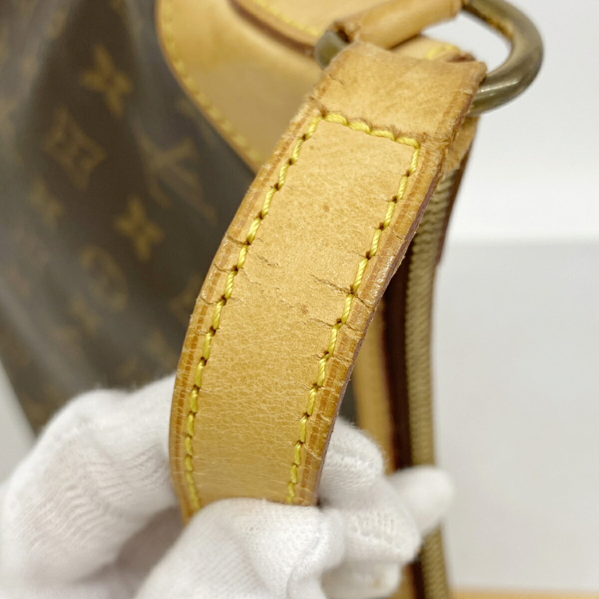 Louis Vuitton Brown Shoulder Bag (Pre-Owned)