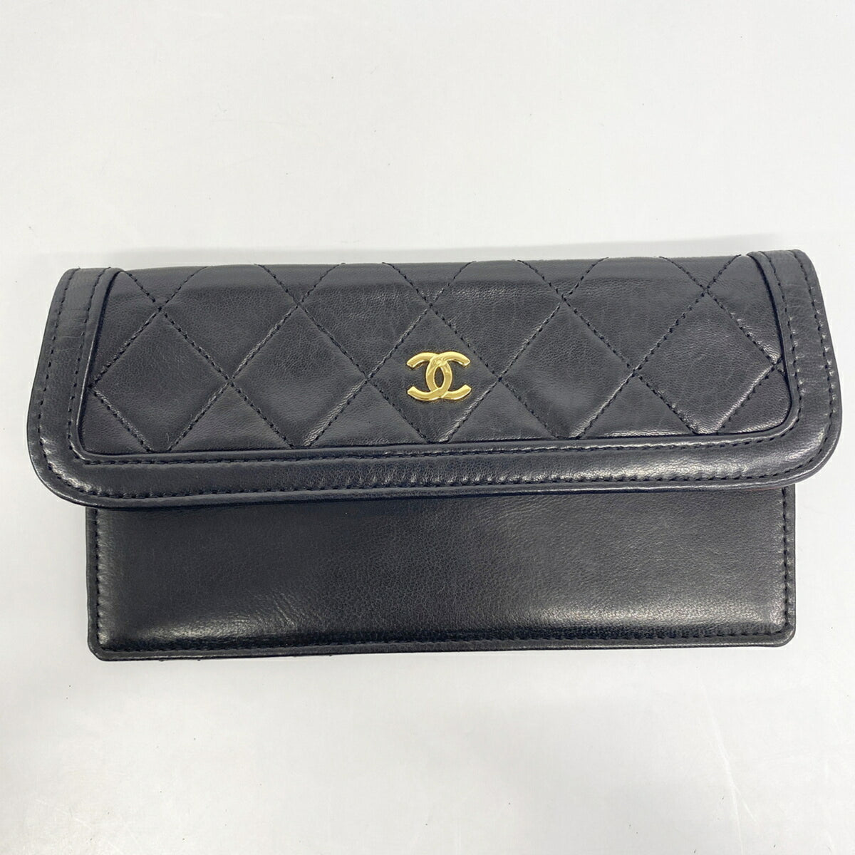 Chanel Black Leather Shoulder Bag (Pre-Owned)