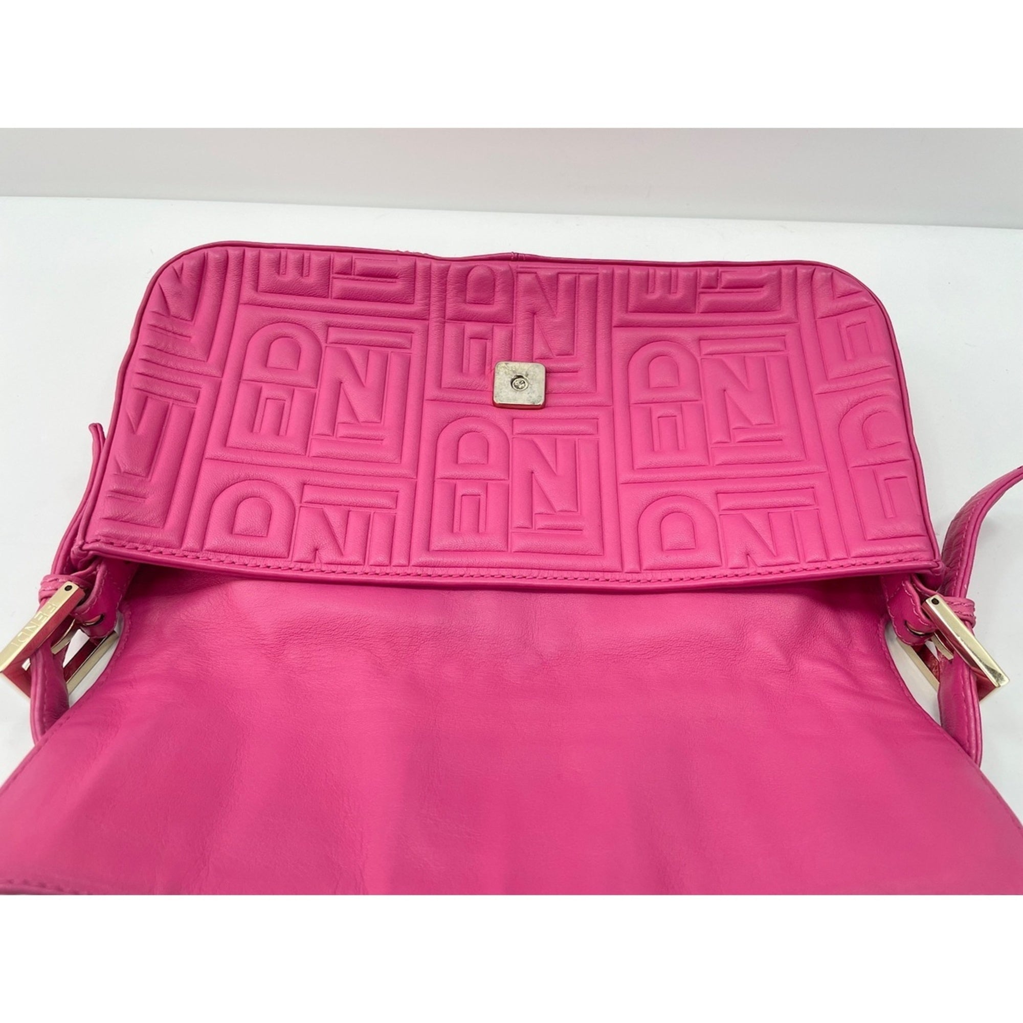 Fendi Pink Shoulder Bag (Pre-Owned)