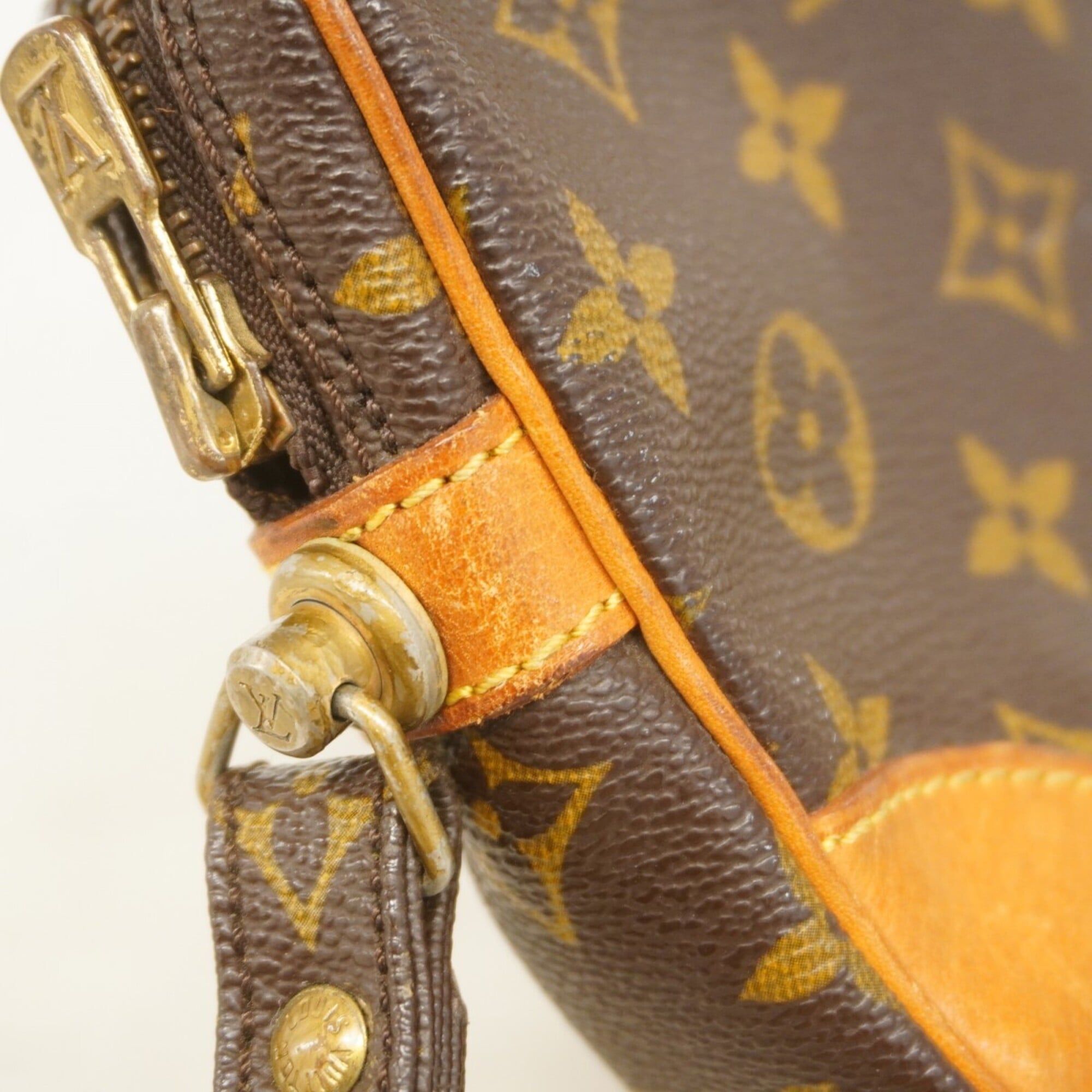 Louis Vuitton Brown Clutch Bag (Pre-Owned)