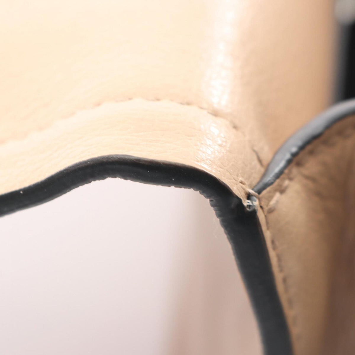 Prada Beige Leather Handbag Shoulder Bag (Pre-Owned)