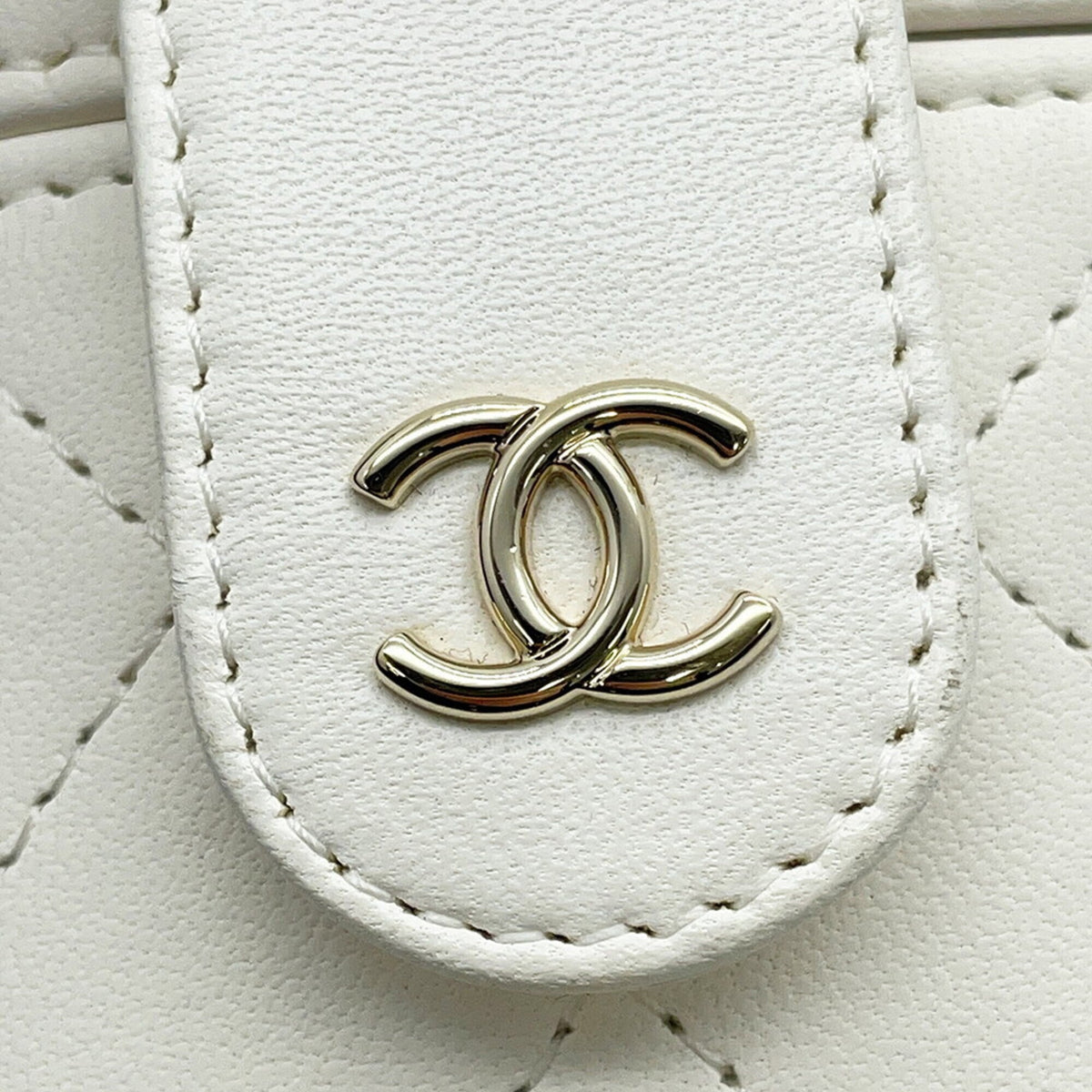 Chanel Champagne Gold White Handbag Shoulder Bag (Pre-Owned)