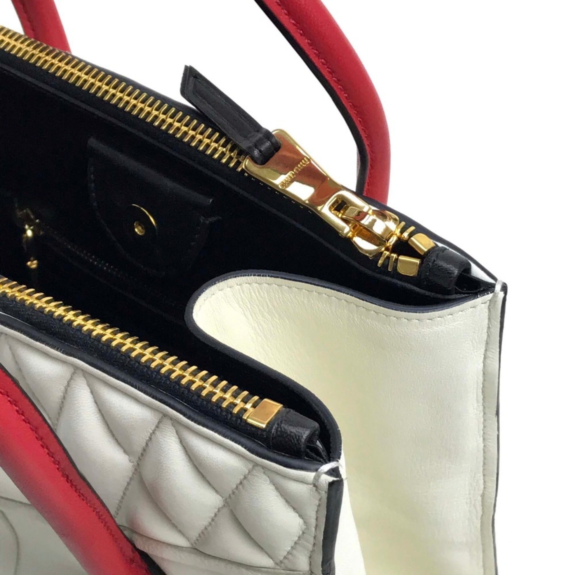 Miu Miu Matelasse Red Color White Handbag Shoulder Bag (Pre-Owned)