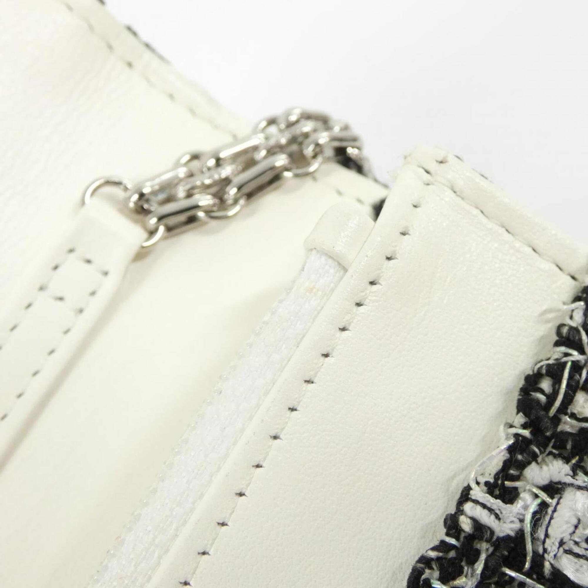 Chanel Navy White Tweed Chain/Shoulder Wallet (Pre-Owned)