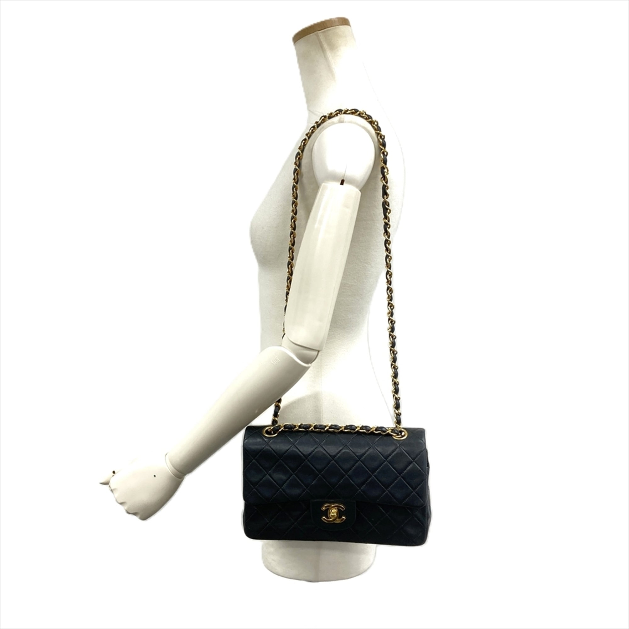 Chanel Black Shoulder Bag (Pre-Owned)
