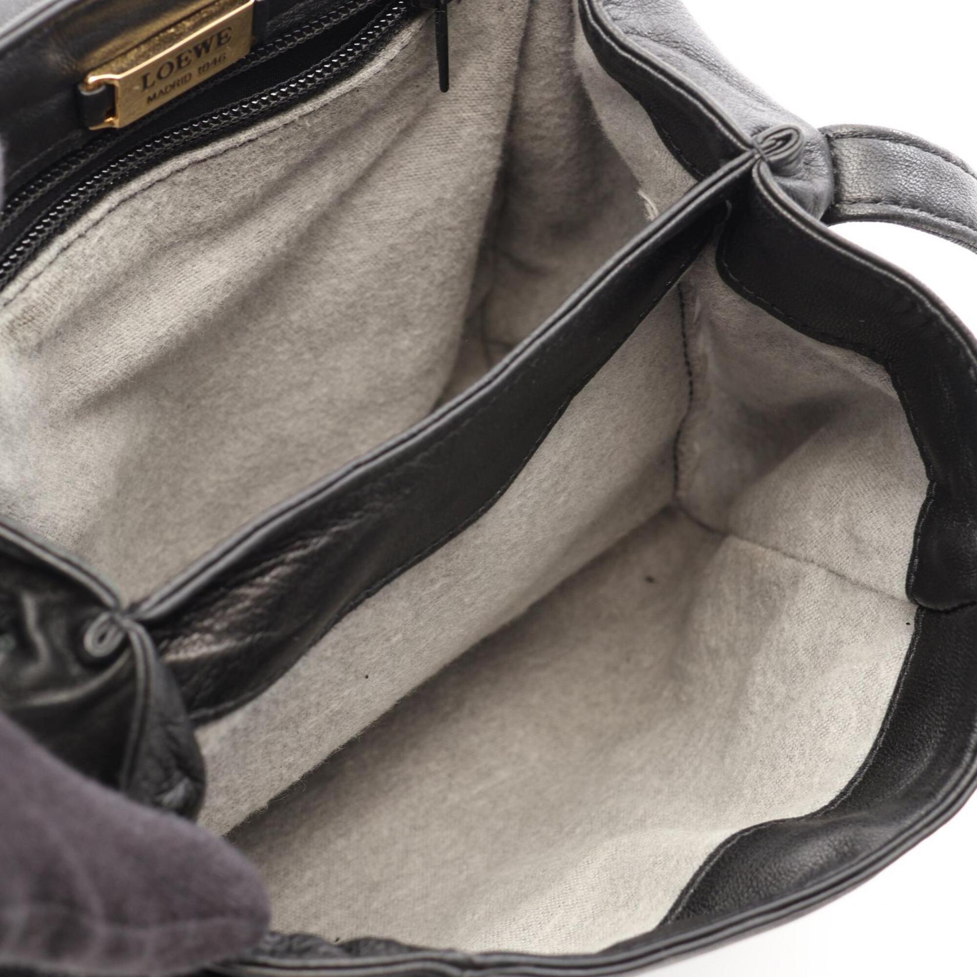 Loewe Black Leather Shoulder Bag (Pre-Owned)