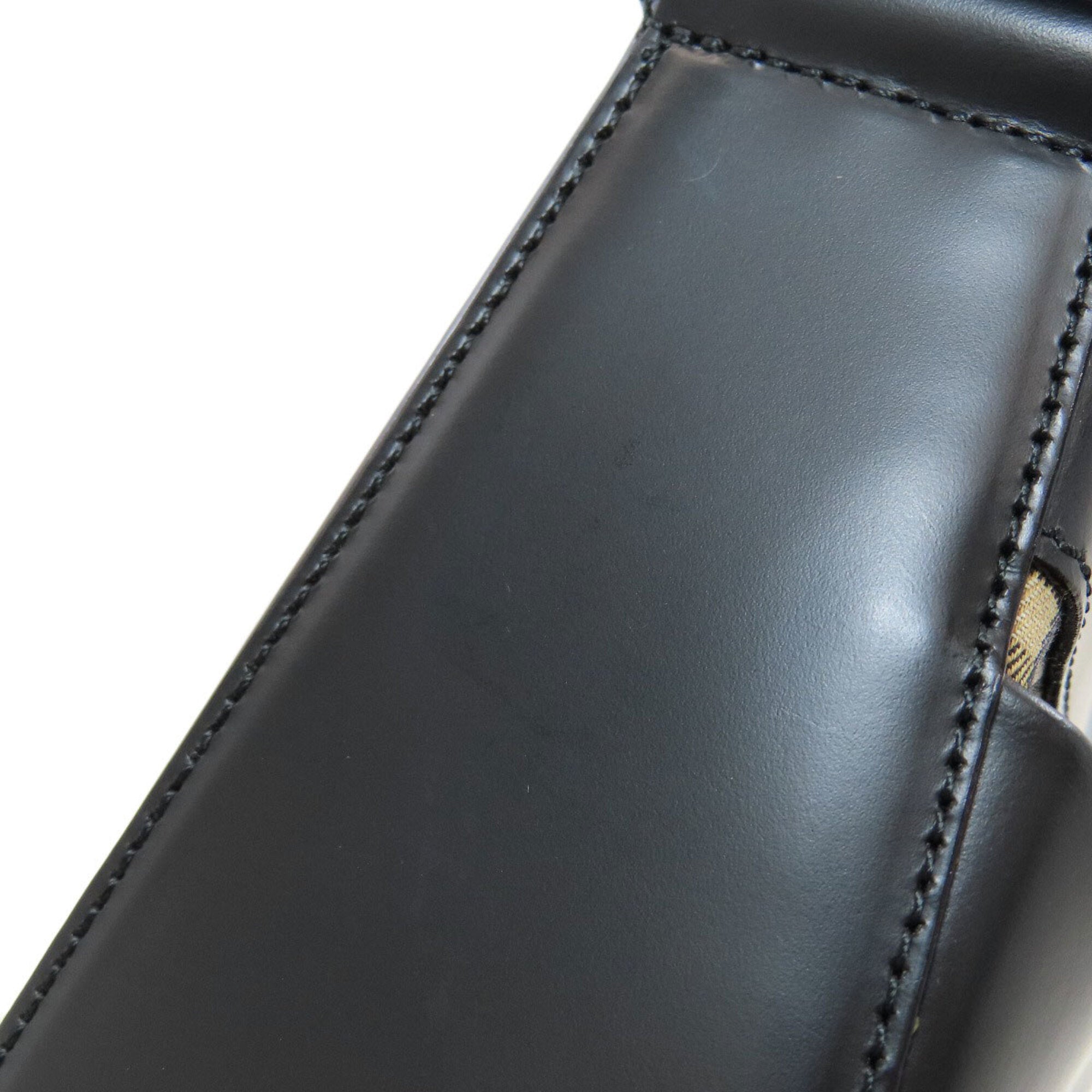 Burberry Black Leather Shoulder Bag (Pre-Owned)