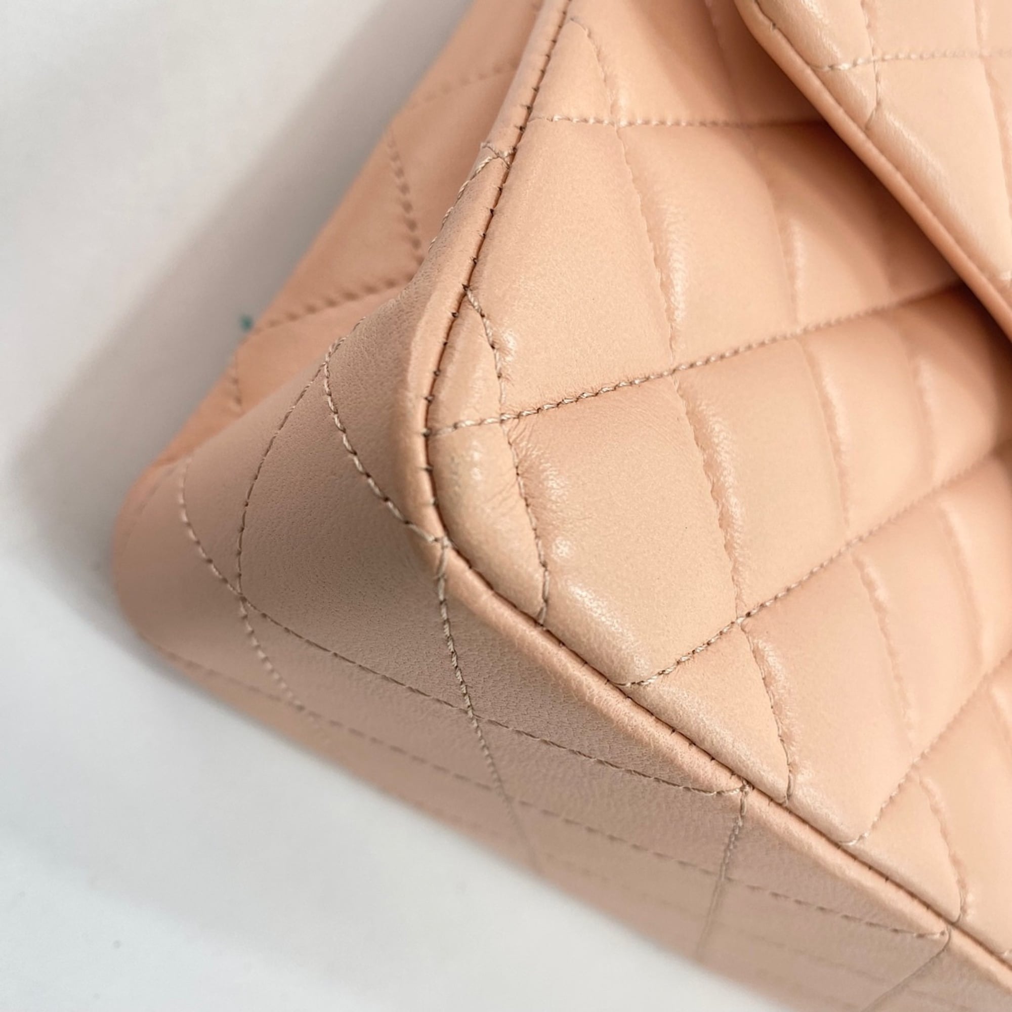 Chanel Matelasse Pink Leather Shoulder Bag (Pre-Owned)