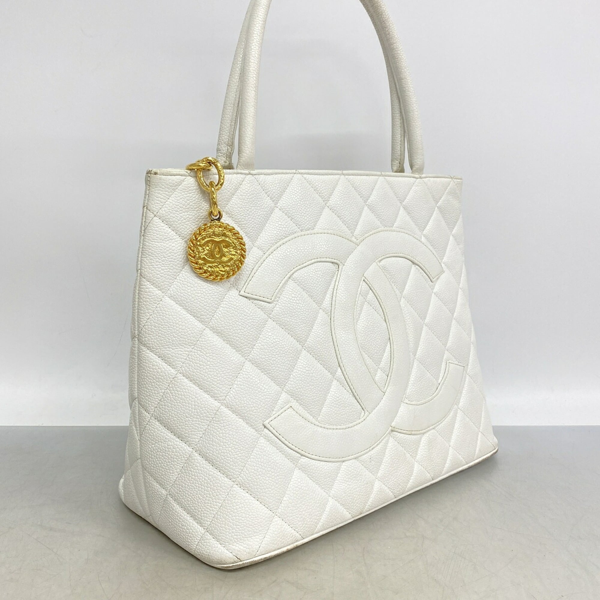 Chanel White Grained Calfskin Tote Bag (Pre-Owned)