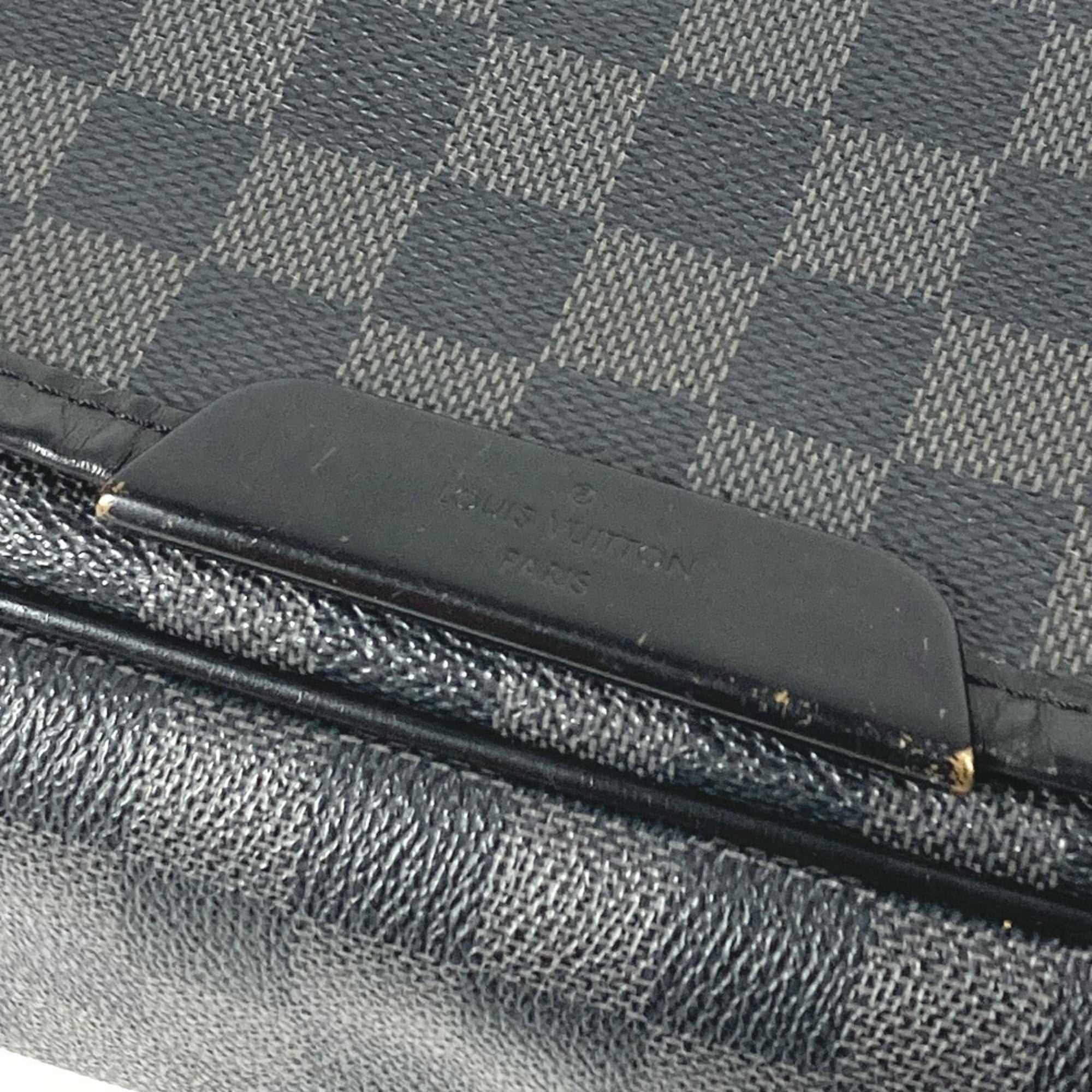 Louis Vuitton Black Damier Graphite Messenger Bag Shoulder Bag (Pre-Owned)