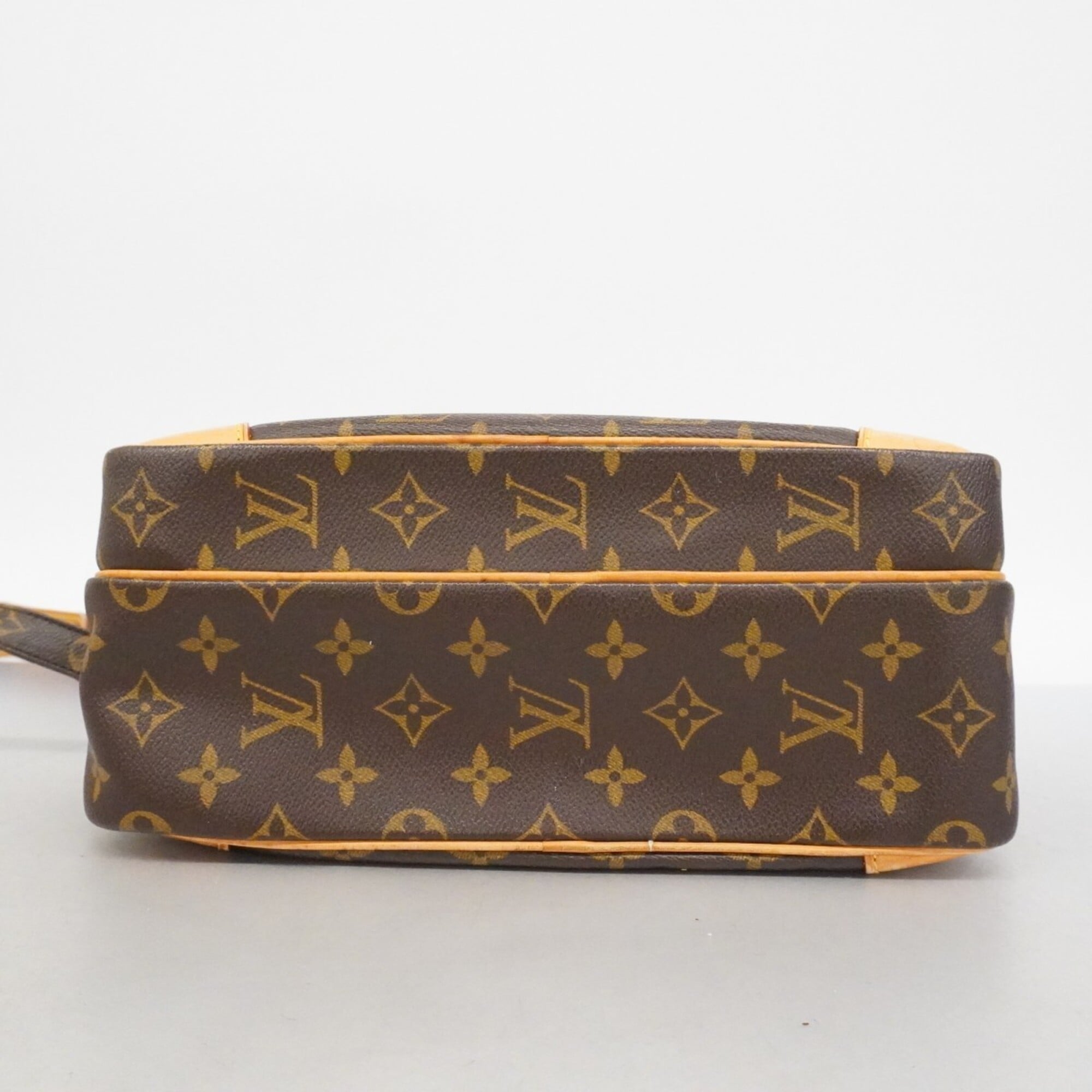 Louis Vuitton Brown Shoulder Bag (Pre-Owned)