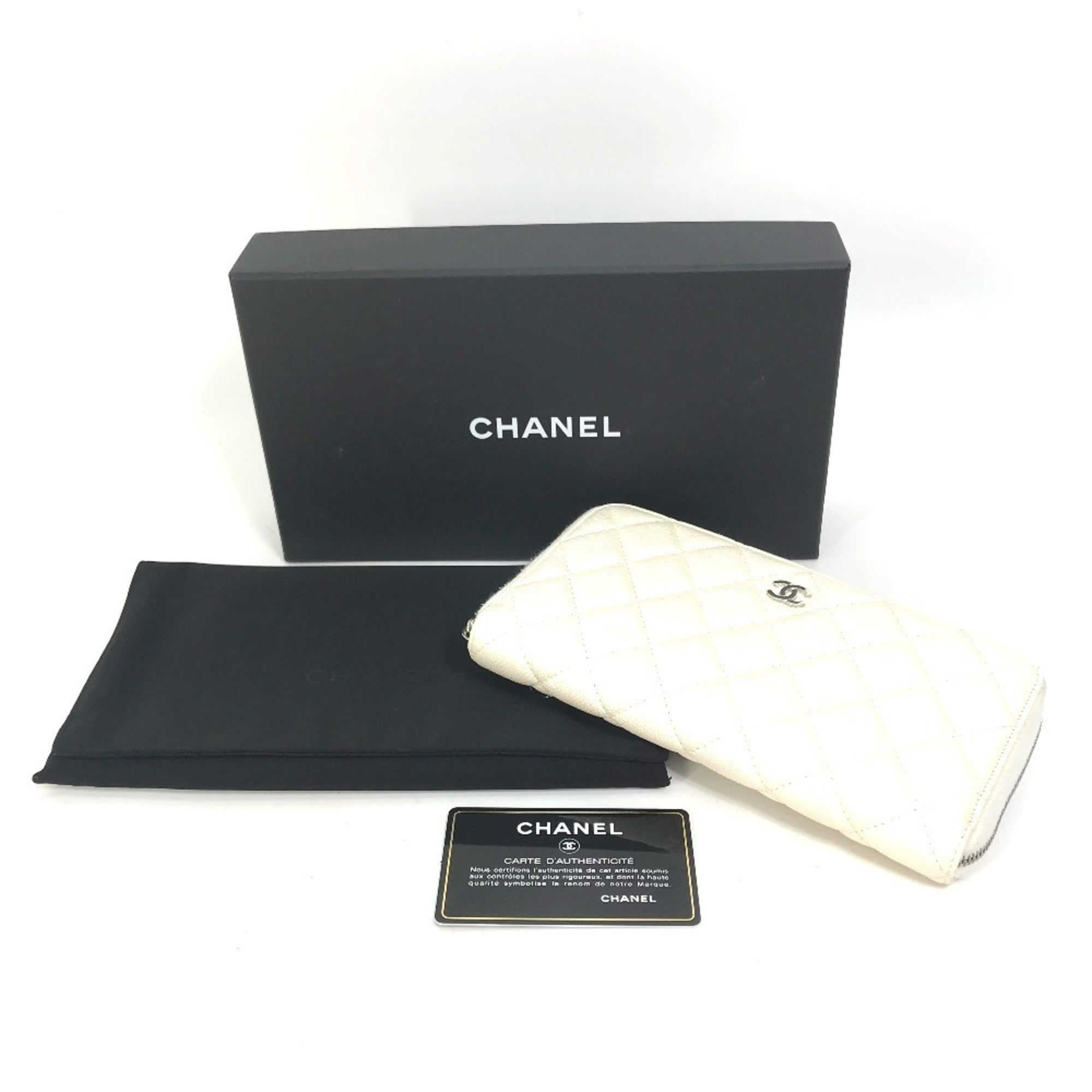 Chanel White Grained Calfskin Long Wallet (Bi-Fold) (Pre-Owned)