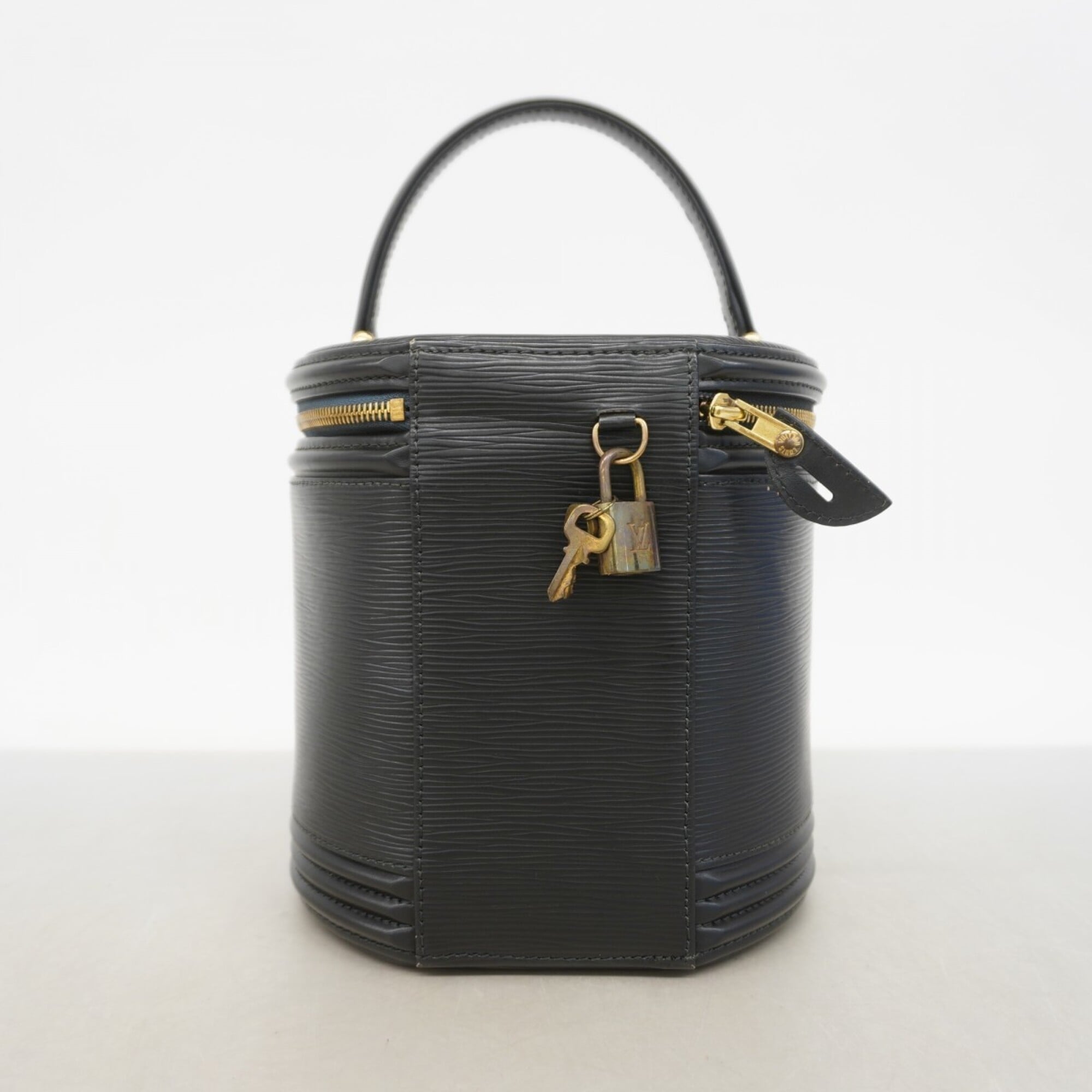 Louis Vuitton Noir Handbag (Pre-Owned)
