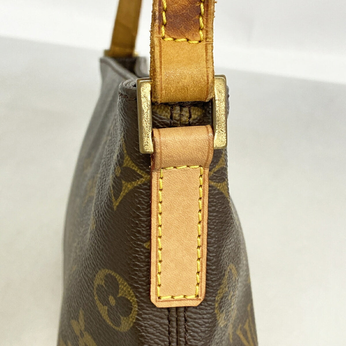 Louis Vuitton Brown Shoulder Bag (Pre-Owned)