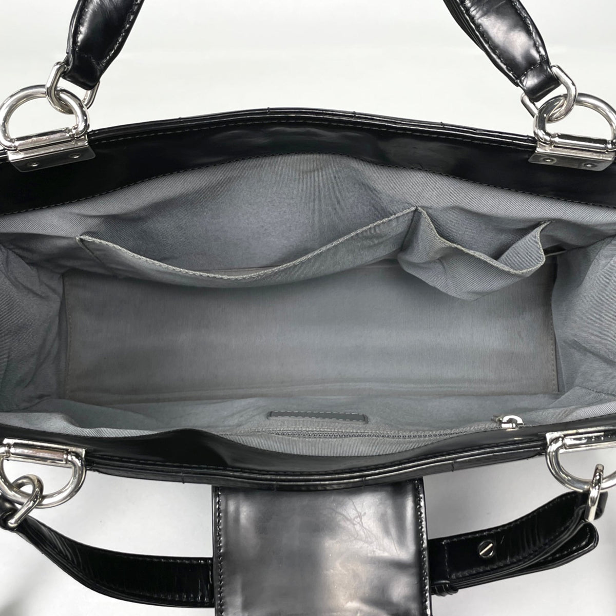 Chanel Boy Chanel Black Leather Handbag Shoulder Bag (Pre-Owned)