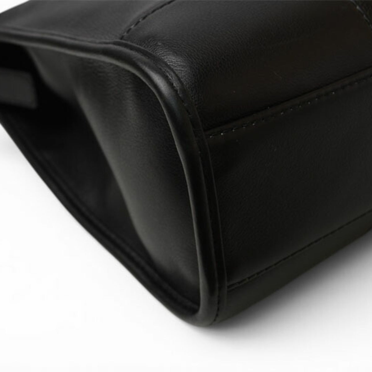 Loewe Black Leather Shoulder Bag (Pre-Owned)