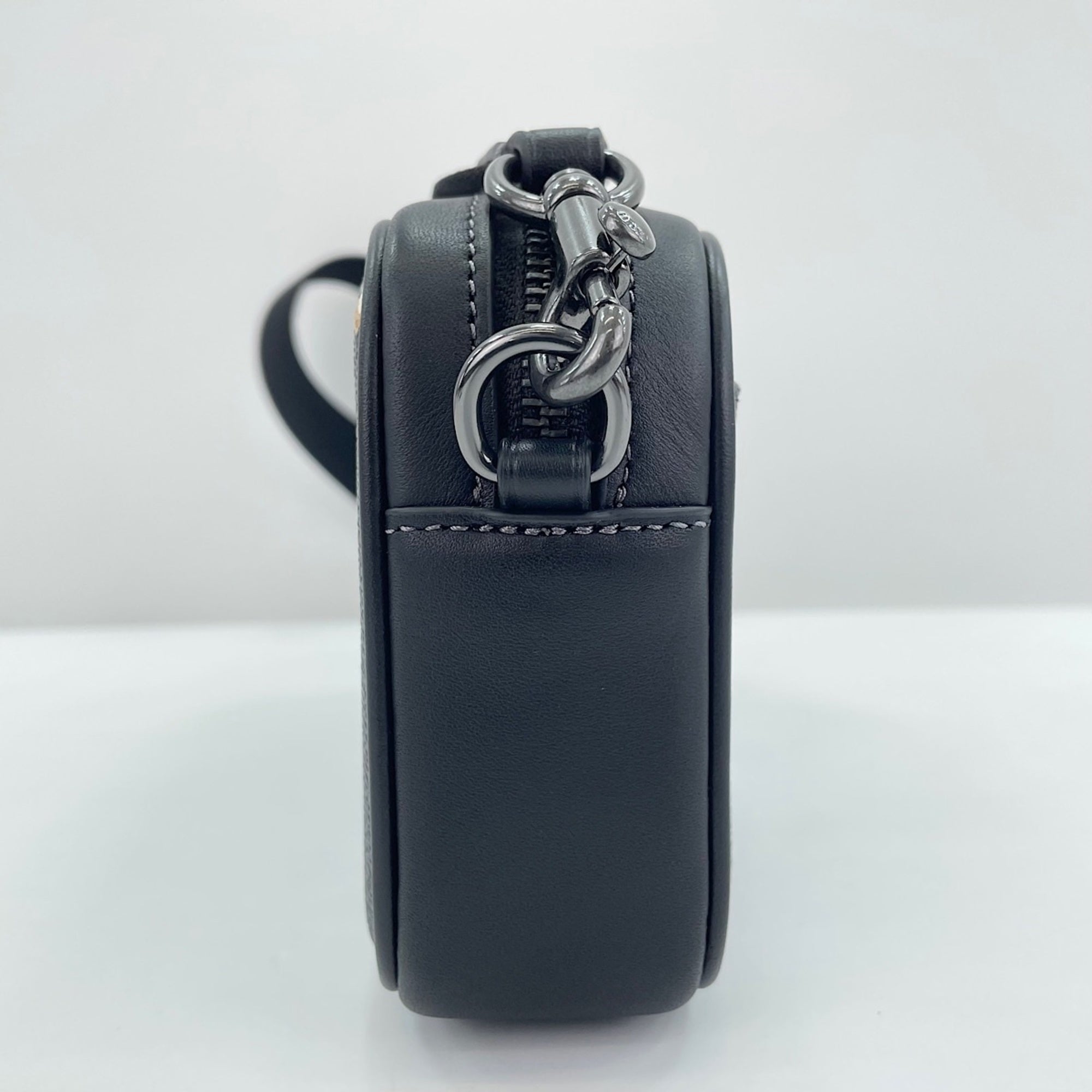 Coach Black White Leather Shoulder Bag (Pre-Owned)