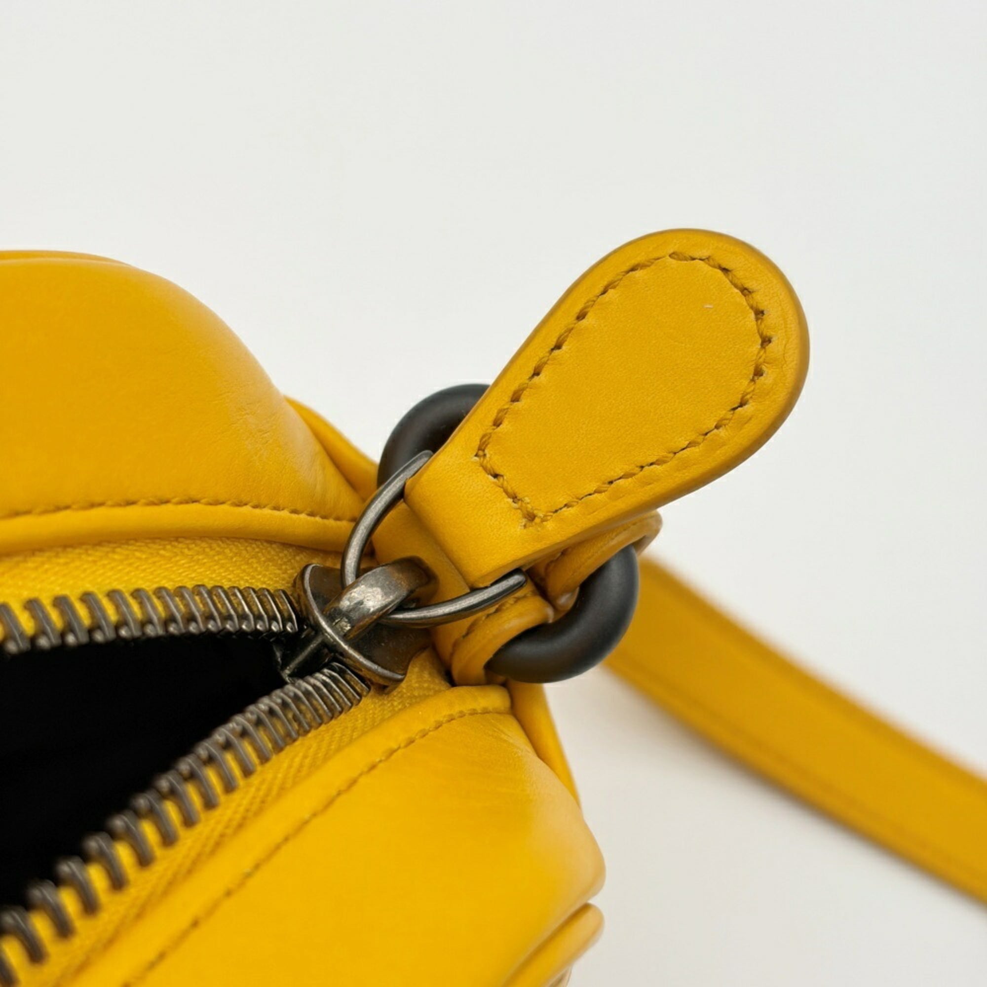 Bottega Veneta Yellow Leather Shoulder Bag (Pre-Owned)