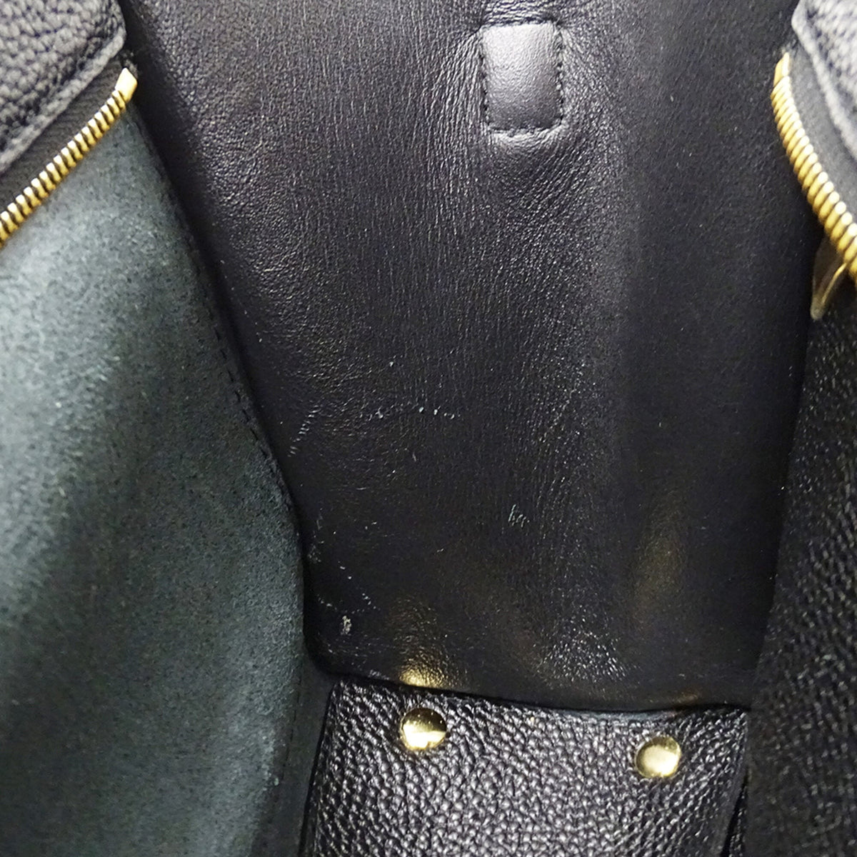 Salvatore Ferragamo Black Leather Handbag Shoulder Bag (Pre-Owned)