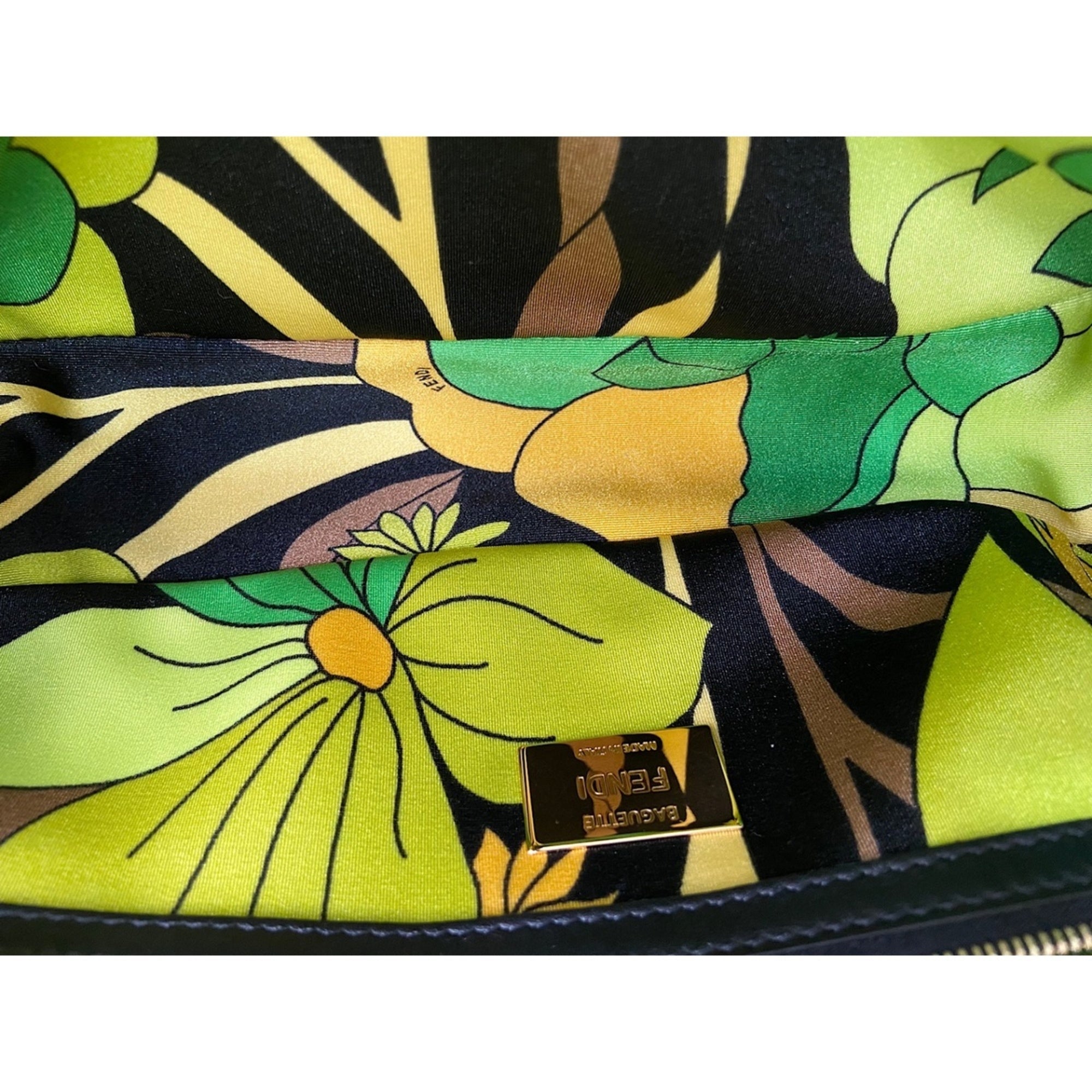 Fendi Green Shoulder Bag (Pre-Owned)