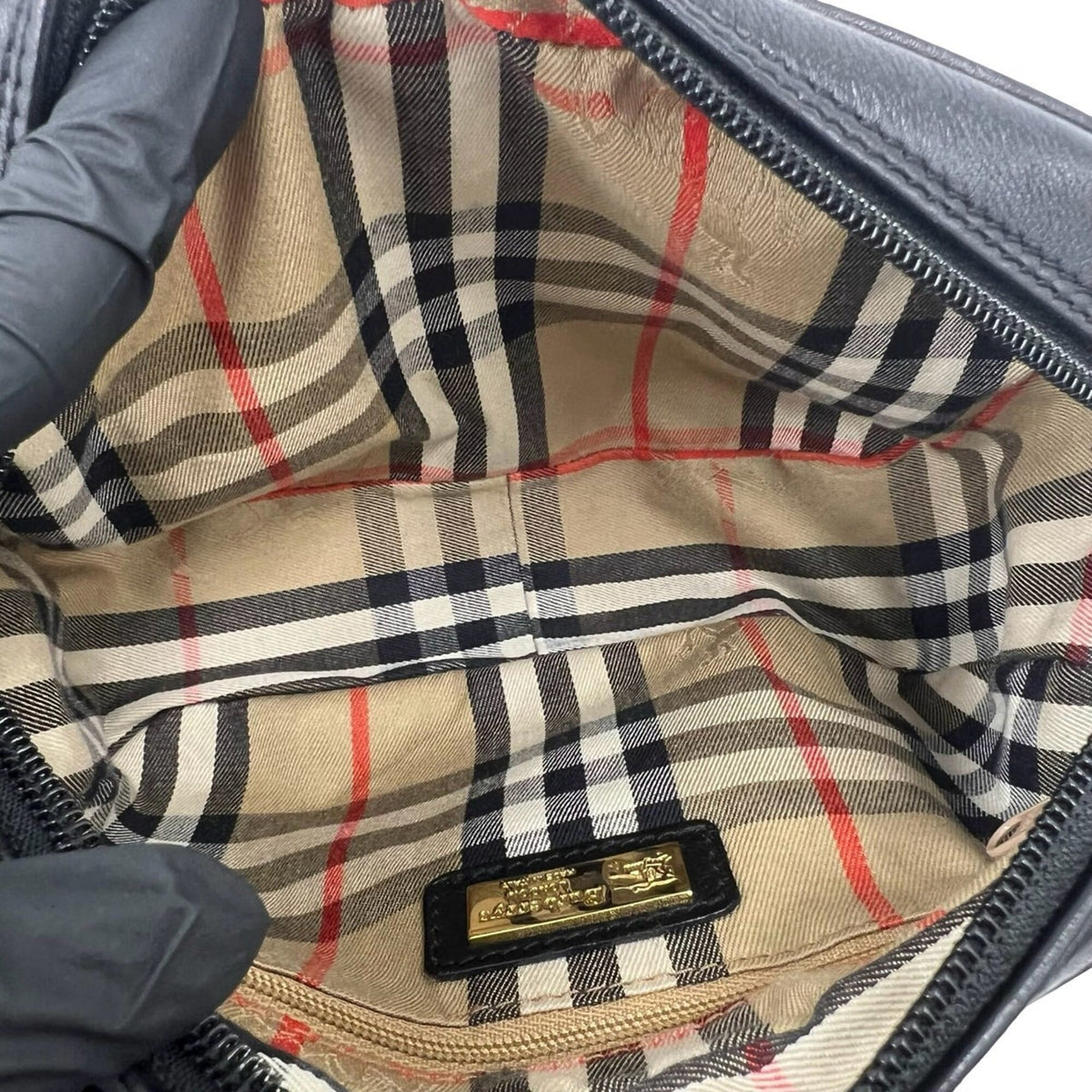 Burberry Black Leather Shoulder Bag (Pre-Owned)
