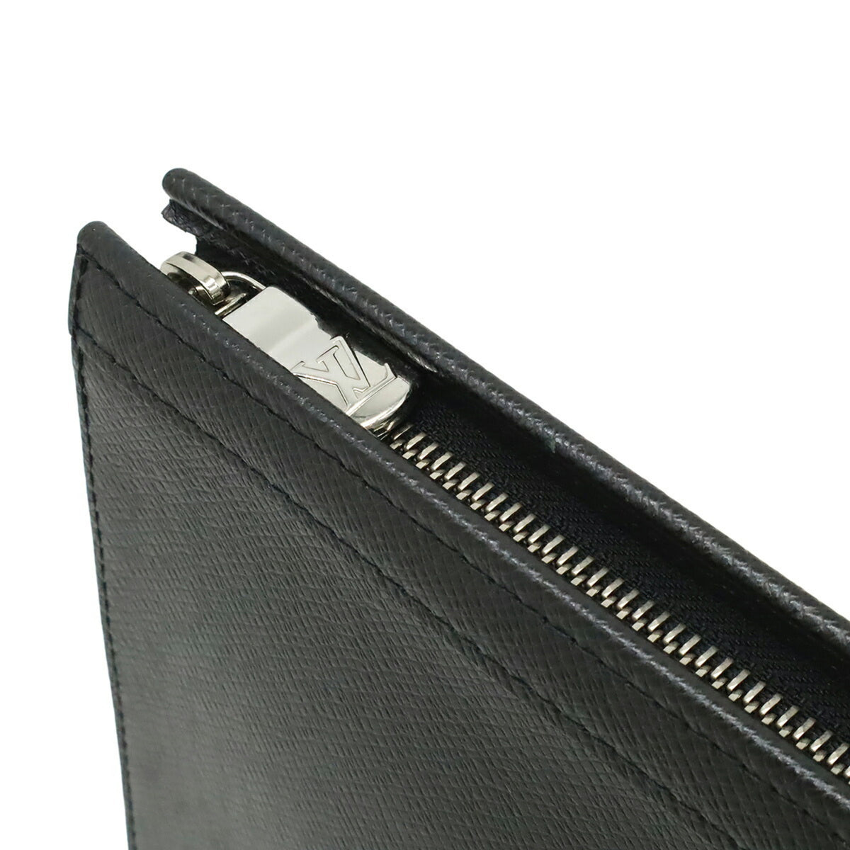 Louis Vuitton Black Noir Taiga Leather Clutch Bag Pochette (Pre-Owned)