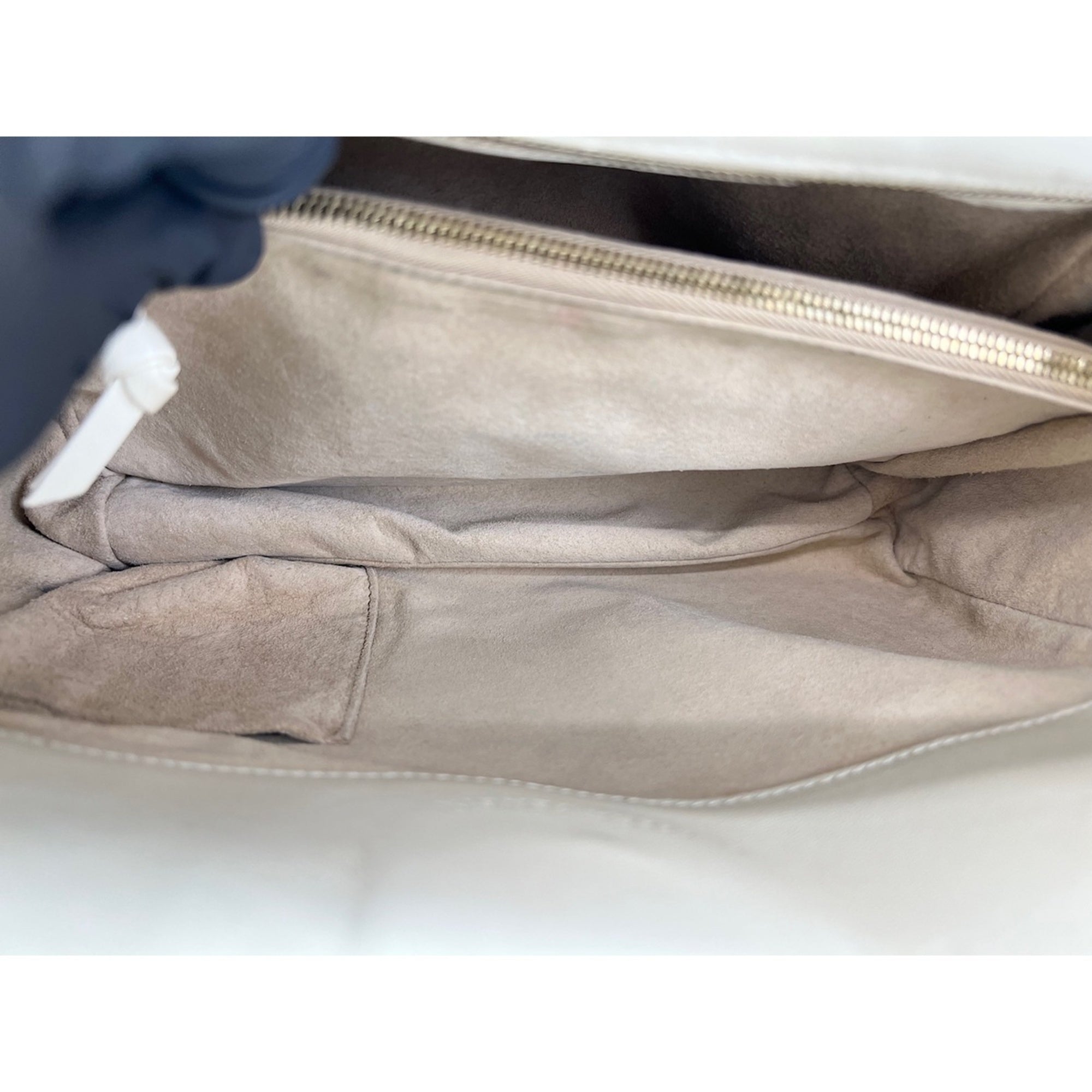 Bottega Veneta White Shoulder Bag (Pre-Owned)