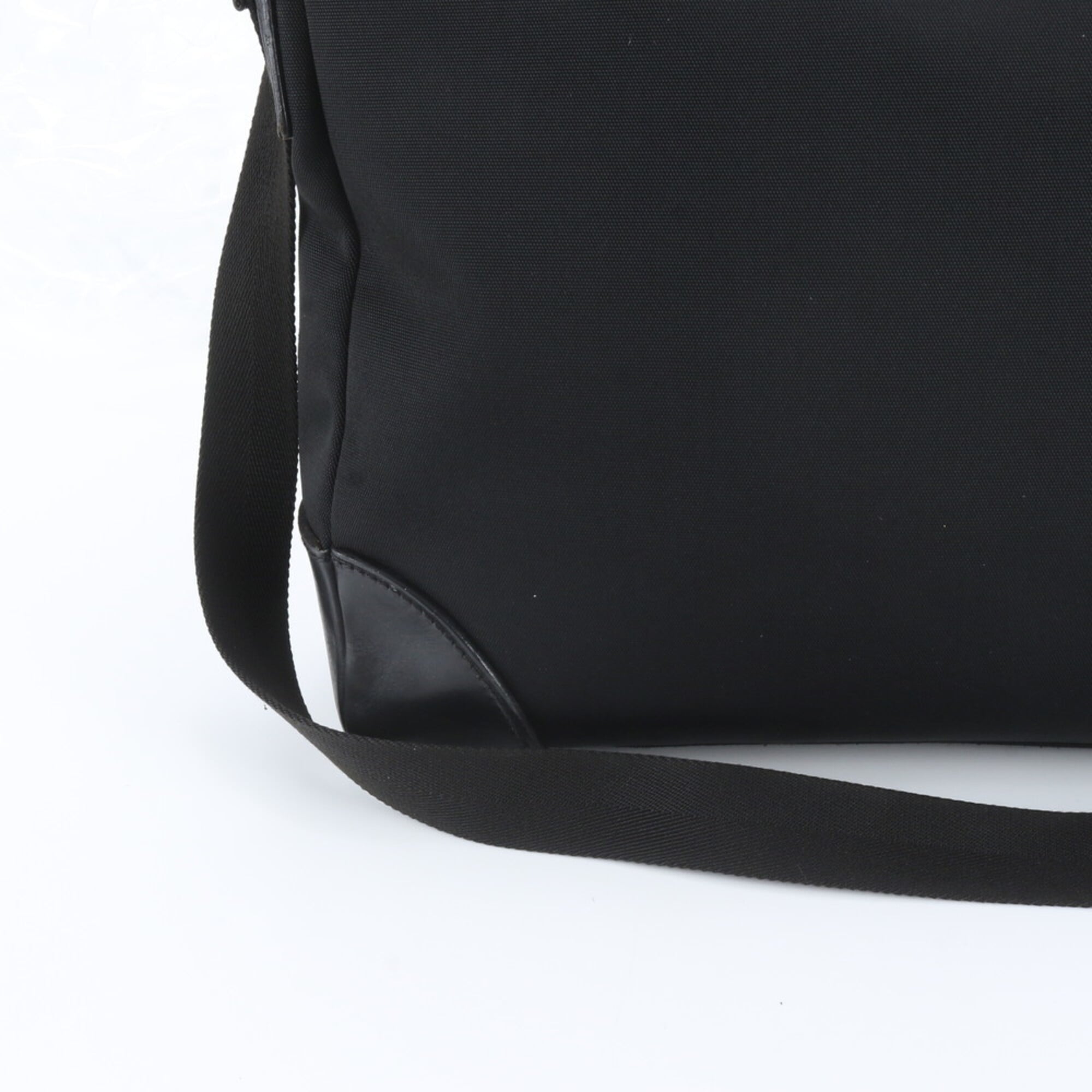 Gucci Black Leather Nylon Messenger Bag Shoulder Bag (Pre-Owned)