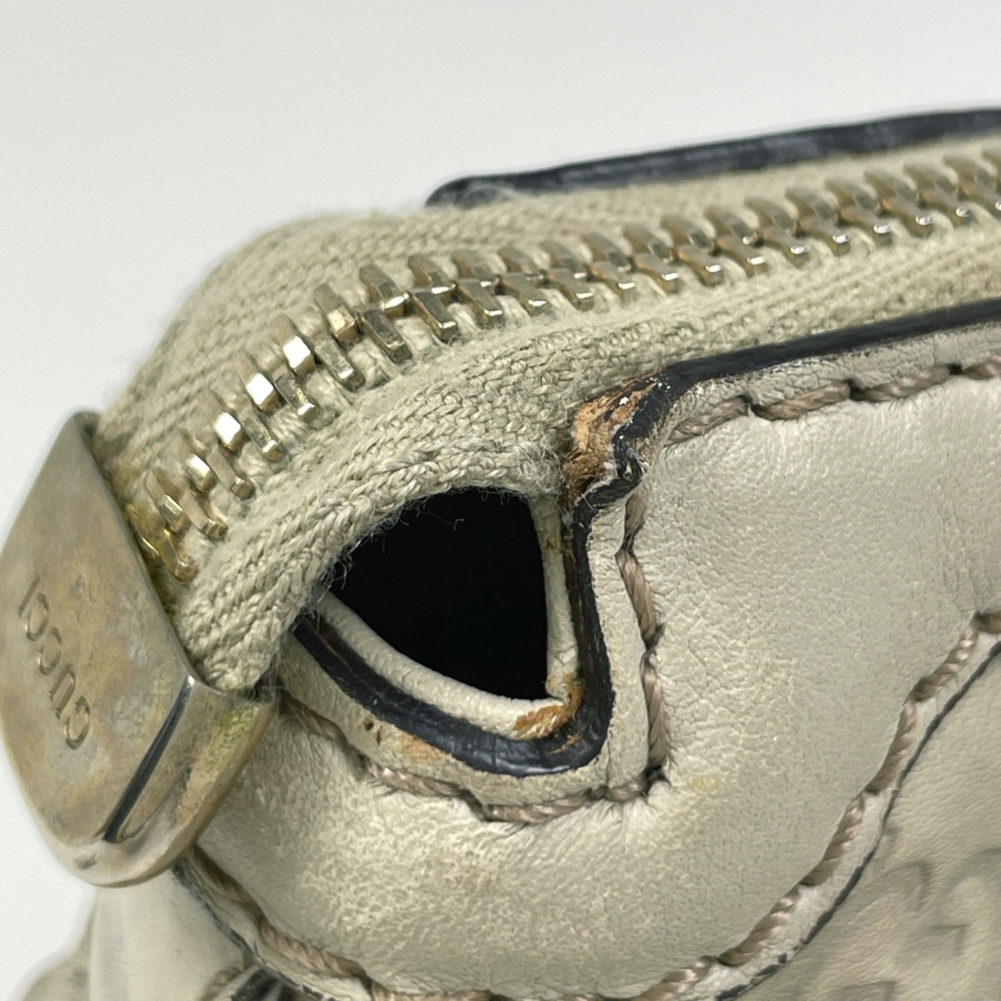 Gucci Ivory Leather Handbag (Pre-Owned)