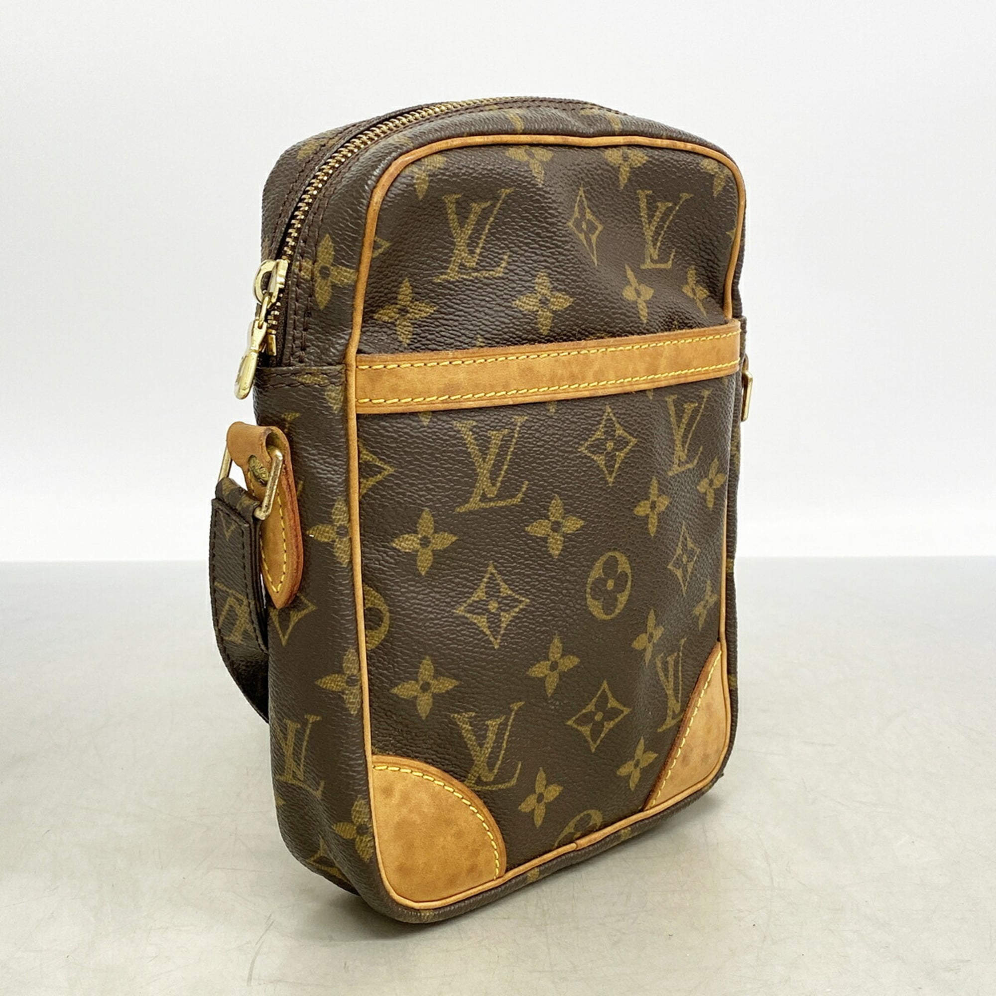 Louis Vuitton Brown Shoulder Bag (Pre-Owned)