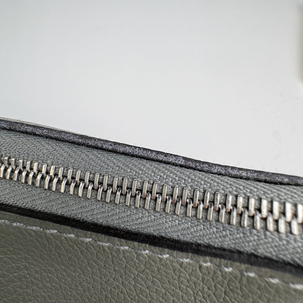 Hermes Gray Evercalf Leather Clutch Bag (Pre-Owned)