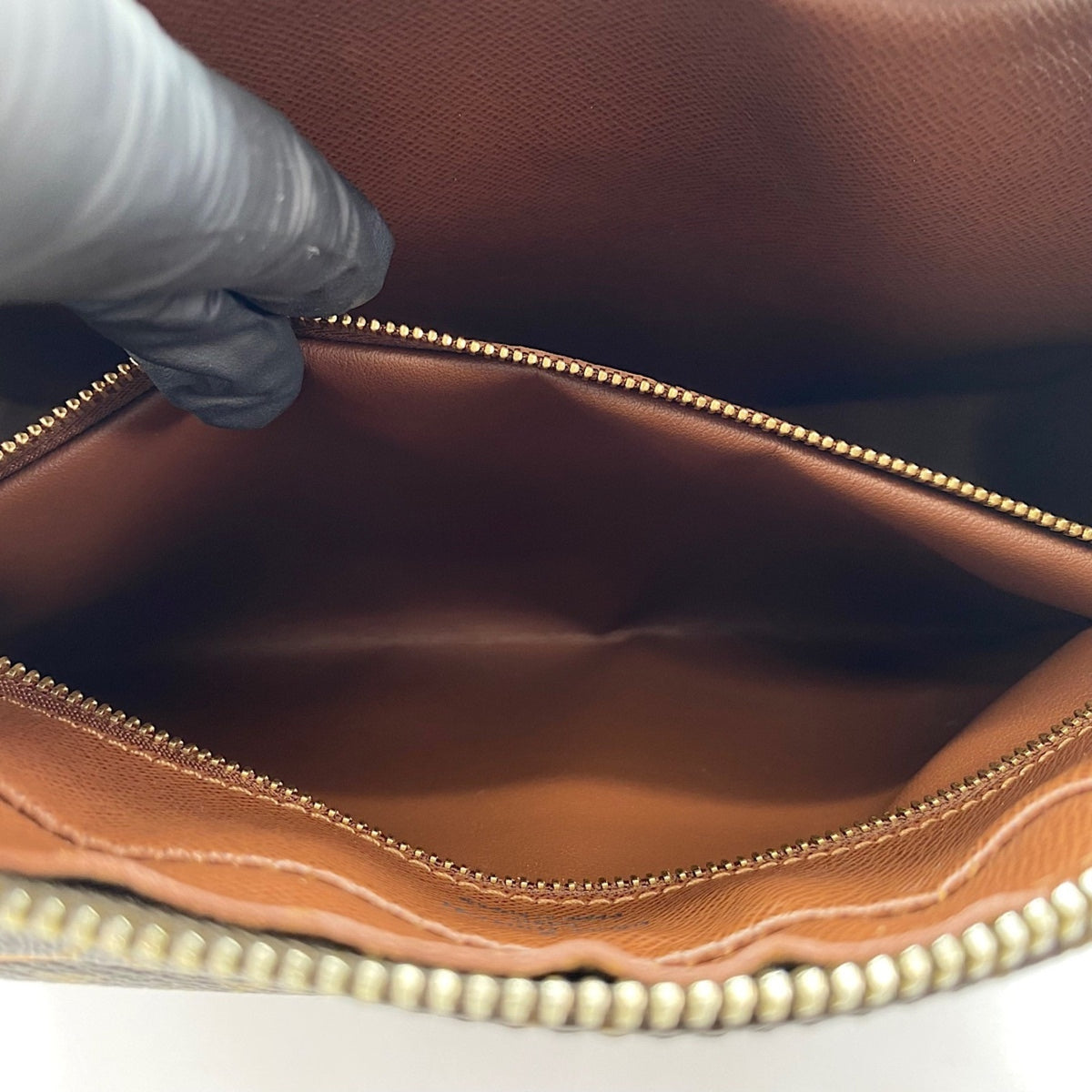 Louis Vuitton Brown Shoulder Bag (Pre-Owned)