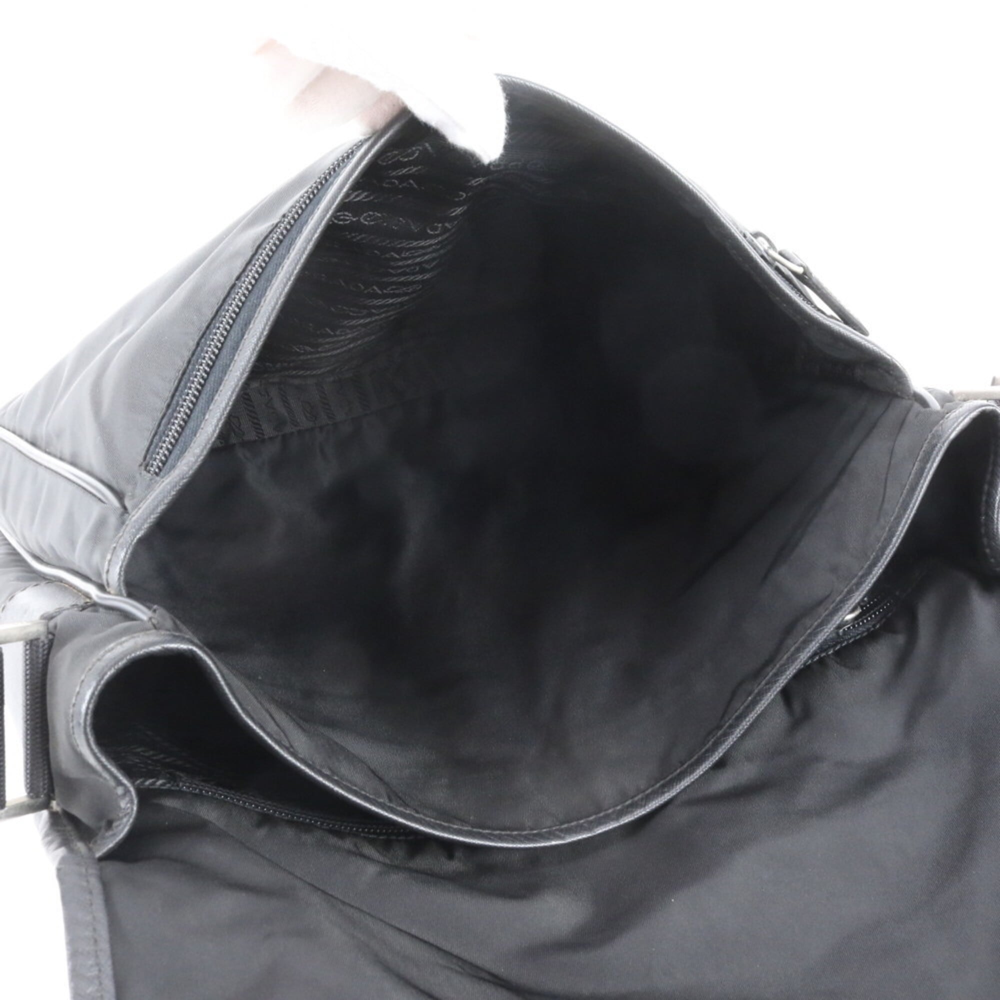 Prada Black Nylon Leather Shoulder Bag (Pre-Owned)