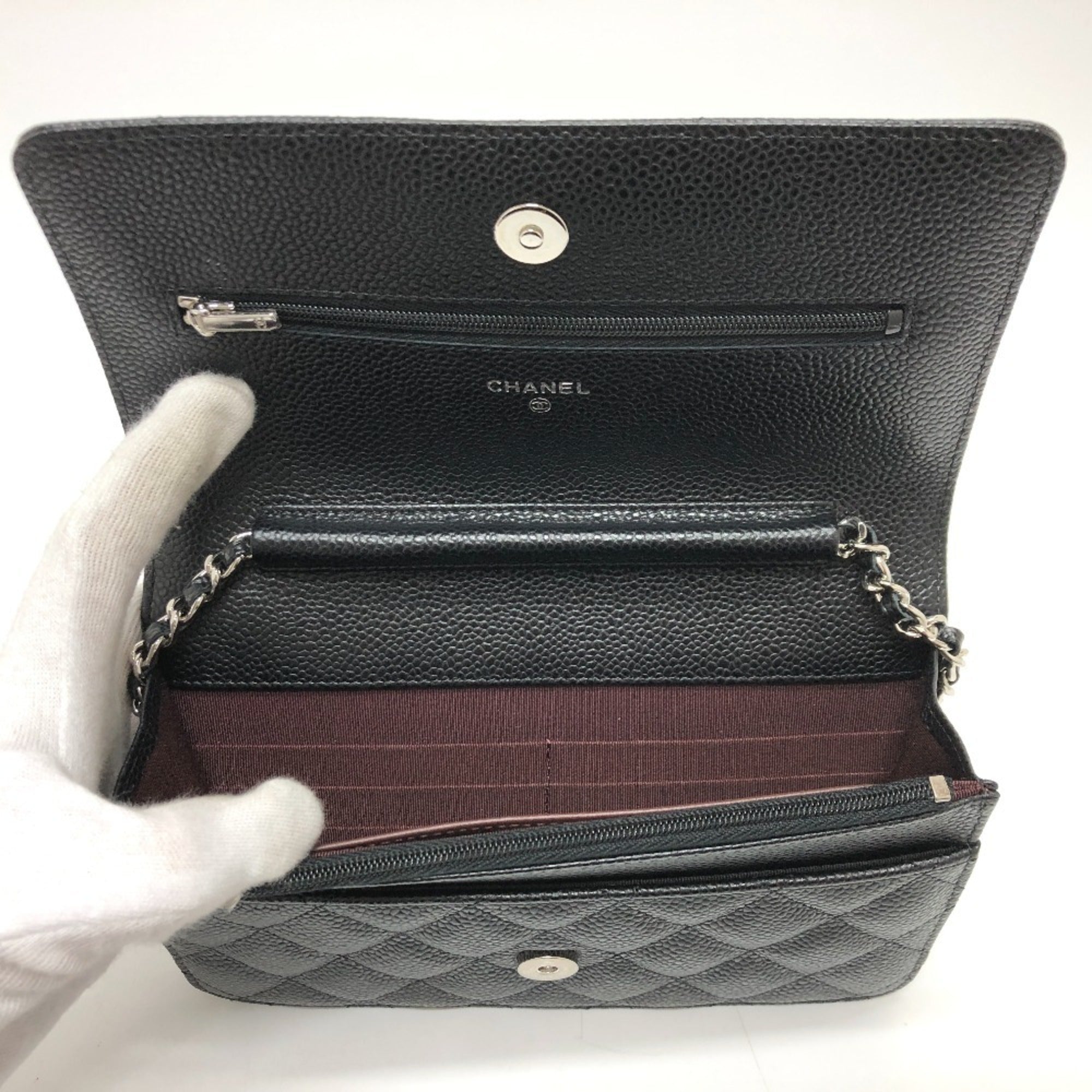 Chanel Black Caviar Leather Shoulder Bag (Pre-Owned)