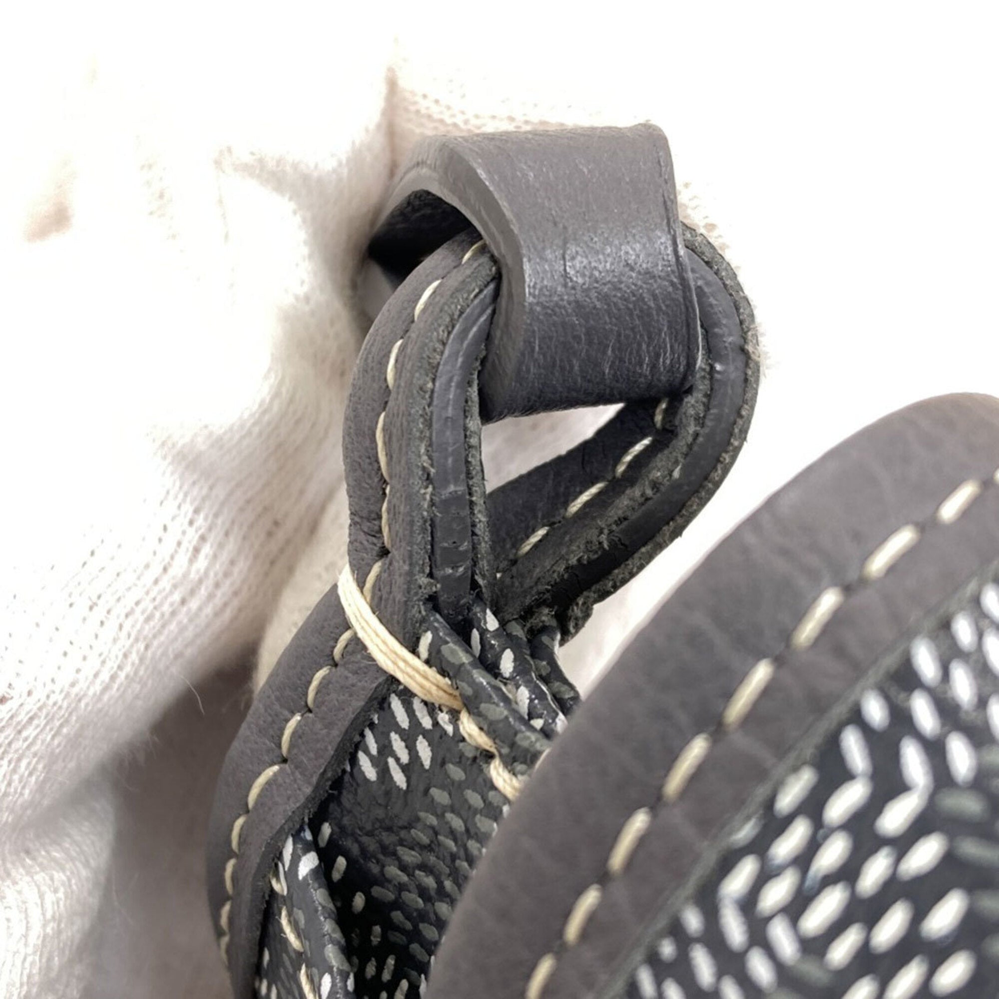 Goyard Gray Coated Canvas Pouch Shoulder Bag (Pre-Owned)
