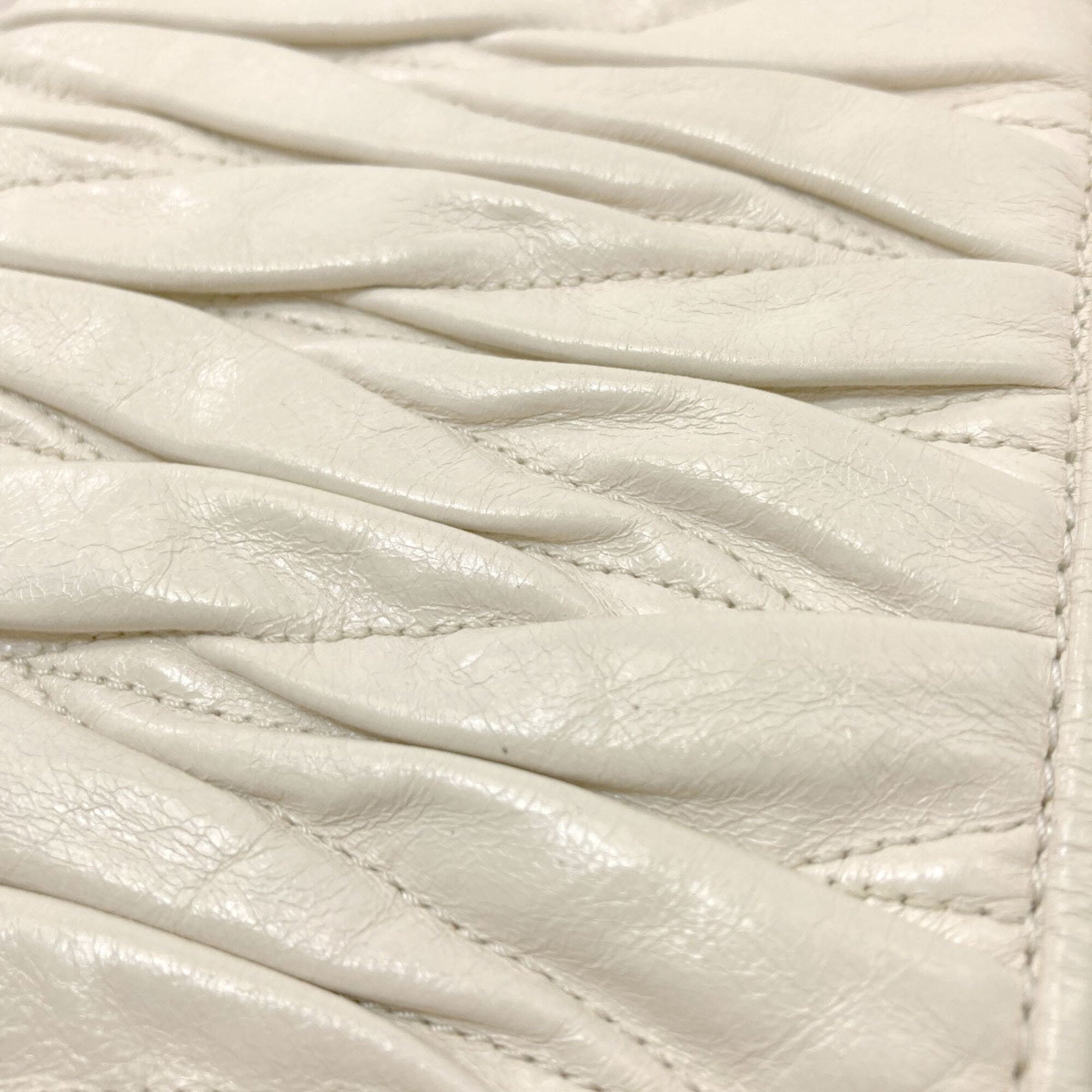 Miu Miu White Leather Pouch Shoulder Bag (Pre-Owned)