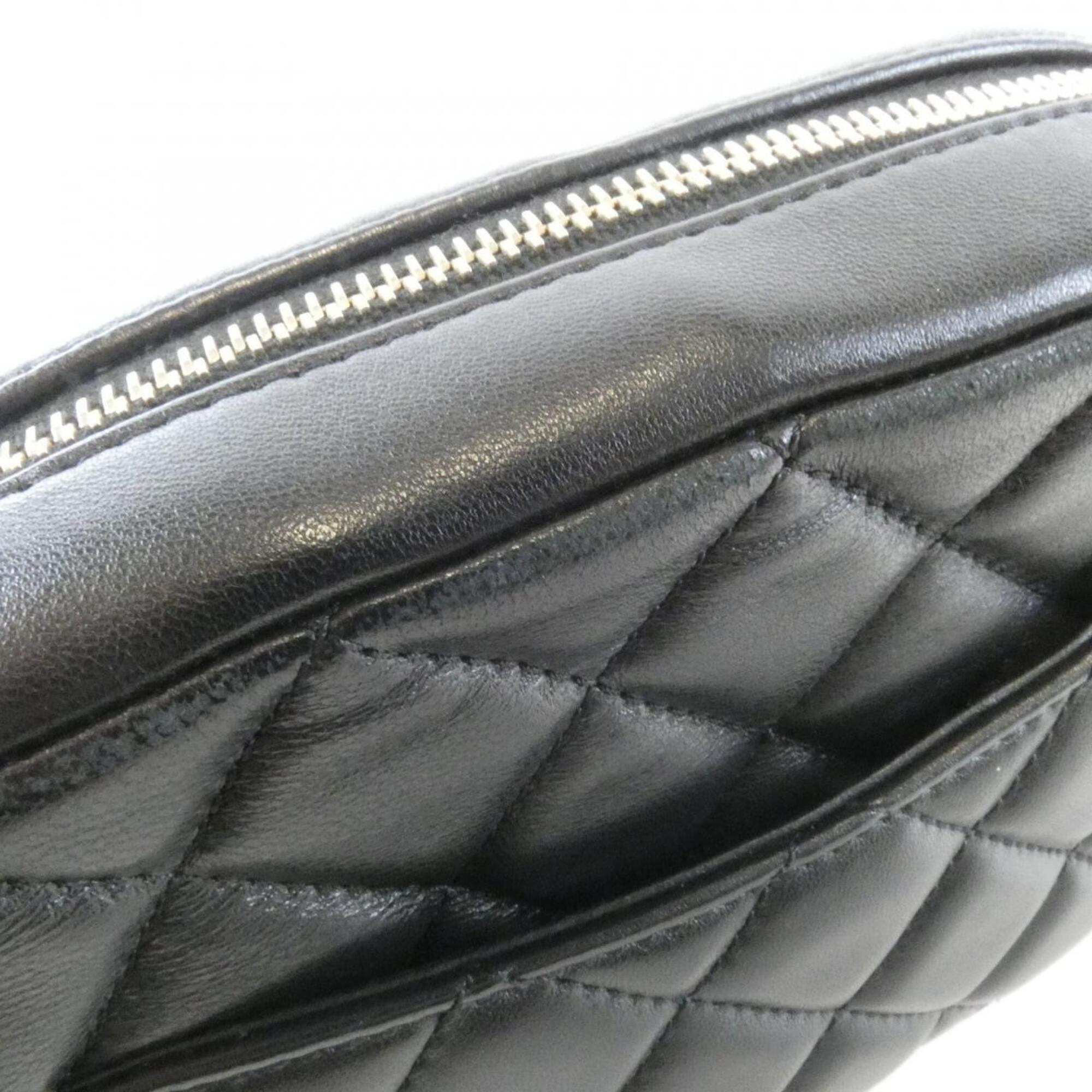 Chanel Black Leather Shoulder Bag (Pre-Owned)
