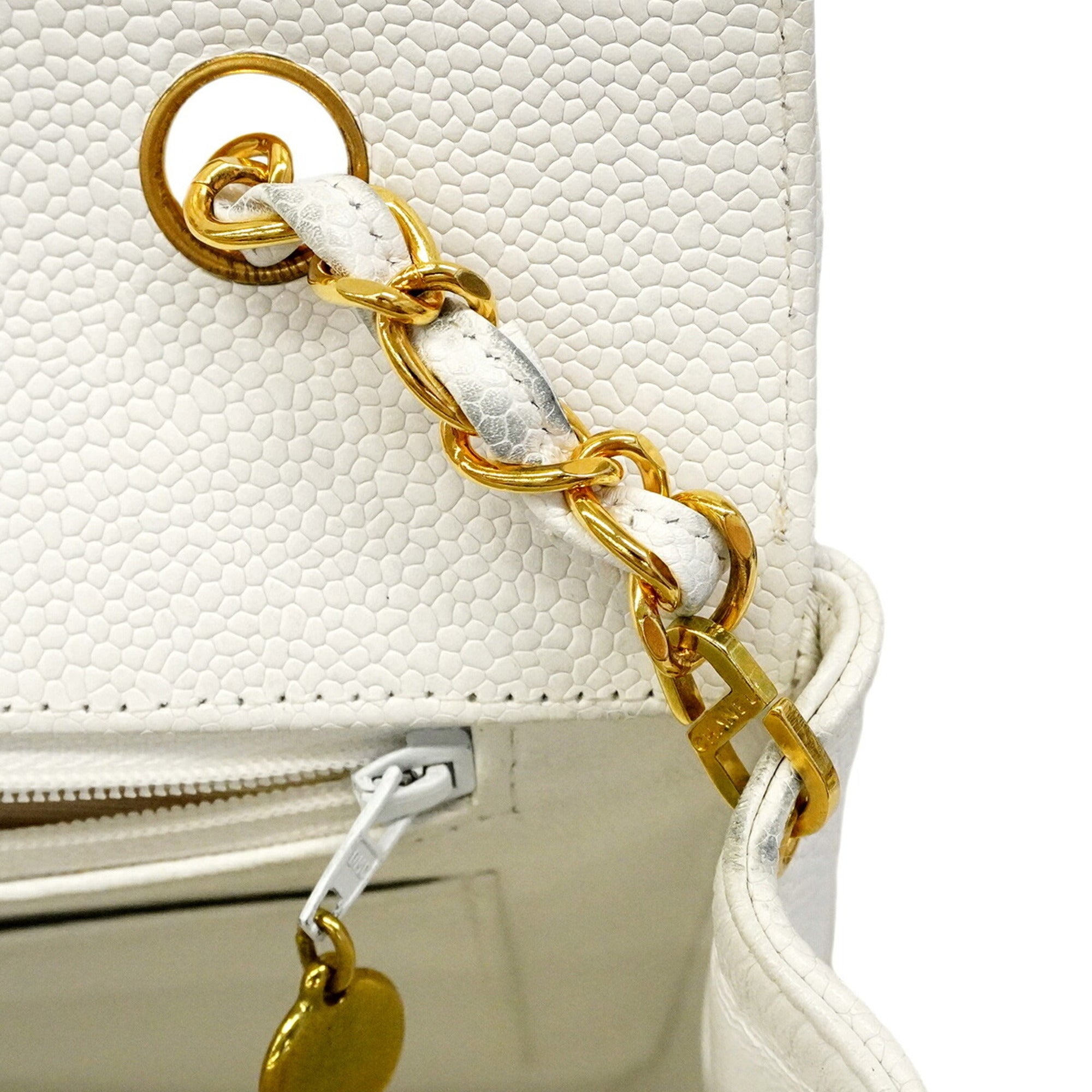 Chanel White Grained Calfskin Shoulder Bag (Pre-Owned)