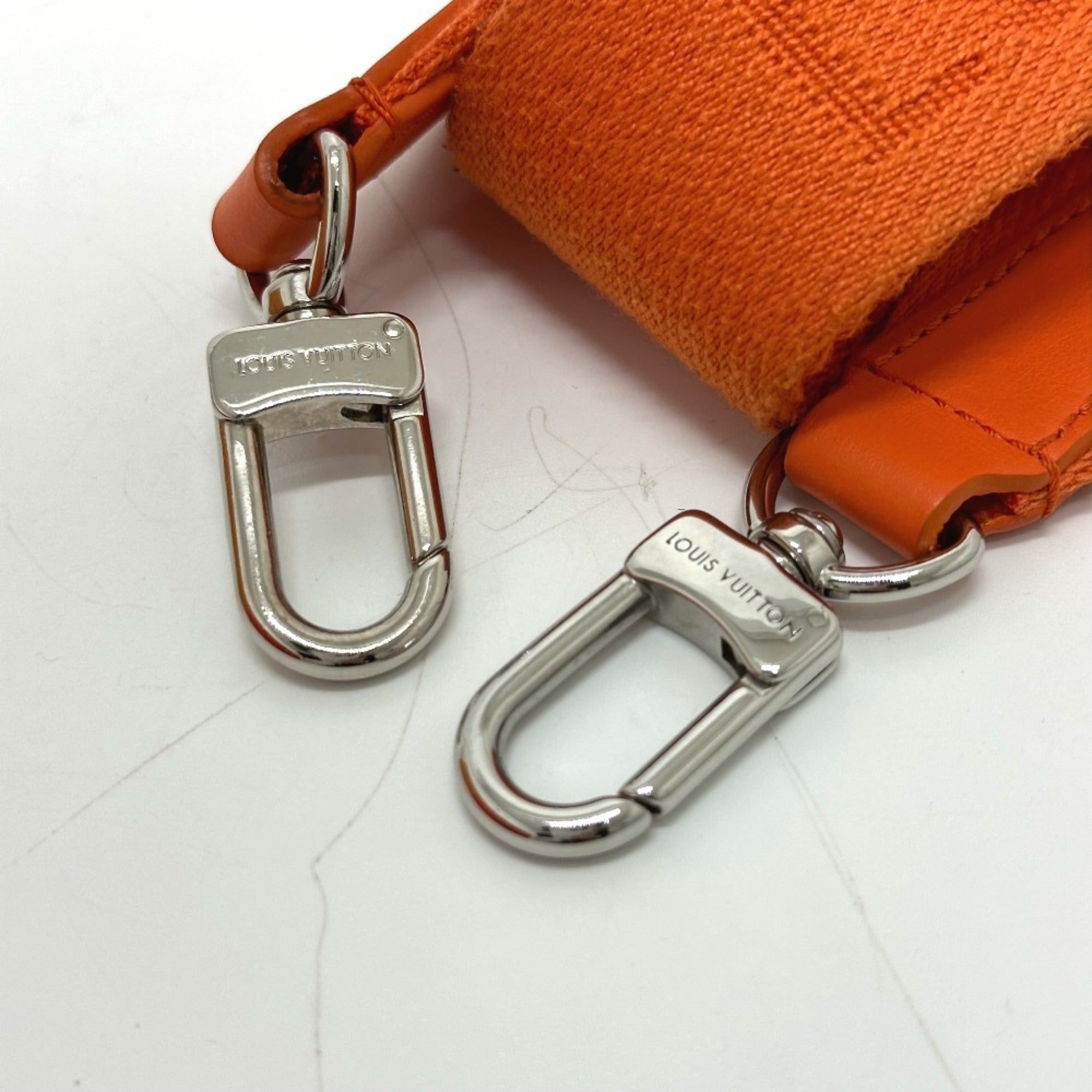 Louis Vuitton Orange Leather Shoulder Bag (Pre-Owned)