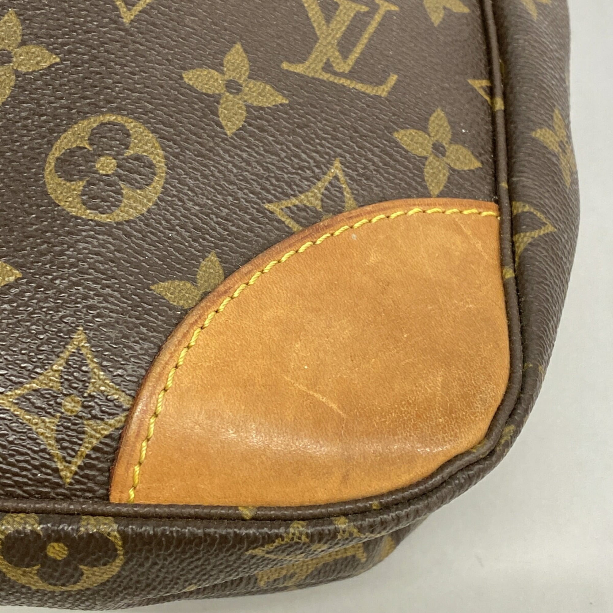 Louis Vuitton Brown Shoulder Bag (Pre-Owned)