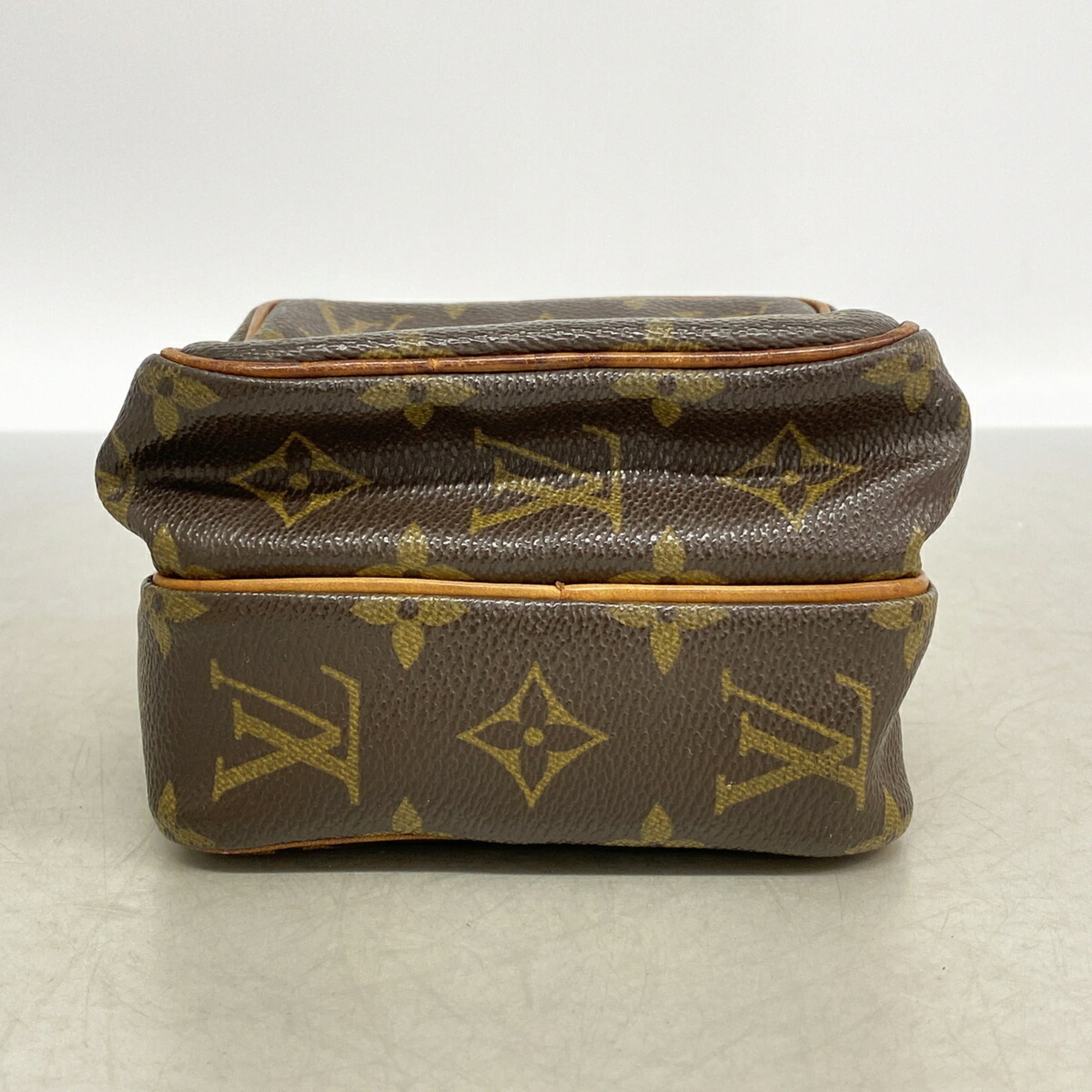 Louis Vuitton Brown Shoulder Bag (Pre-Owned)