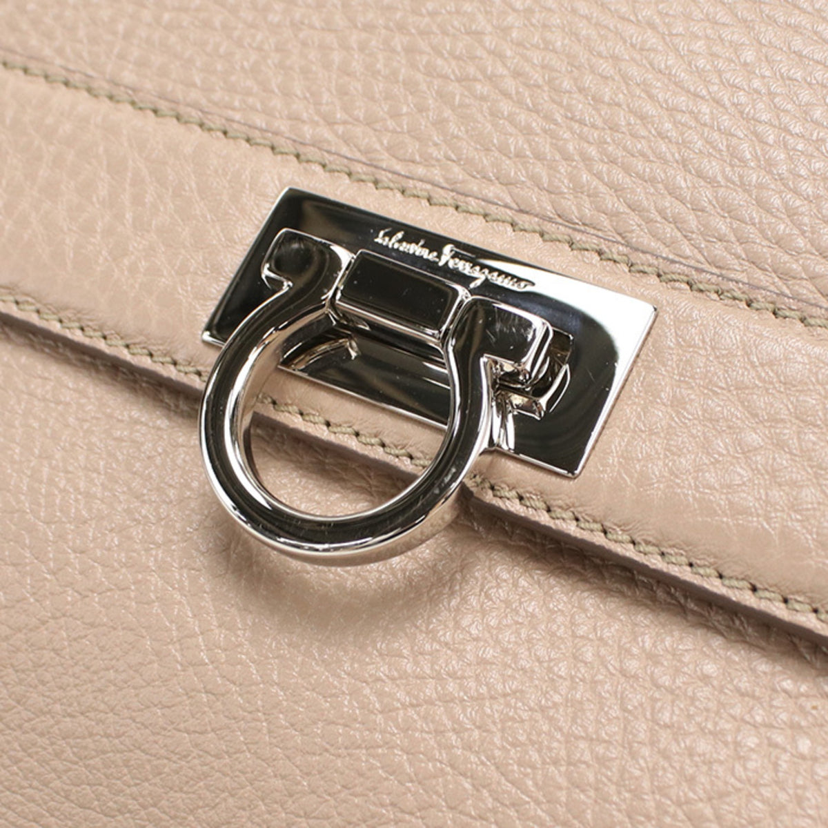 Salvatore Ferragamo Pink Leather Shoulder Bag (Pre-Owned)