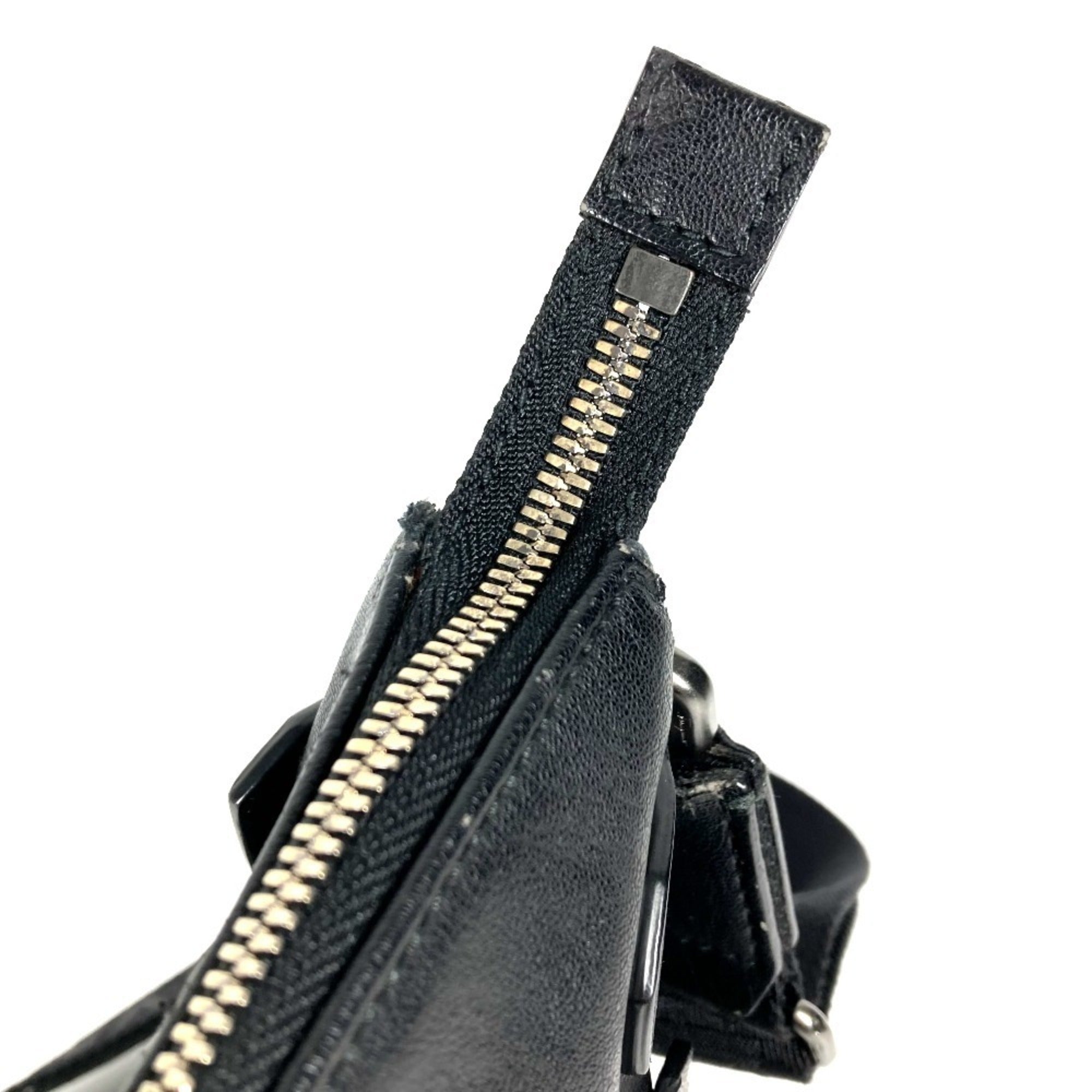 Salvatore Ferragamo Black Leather Shoulder Bag (Pre-Owned)