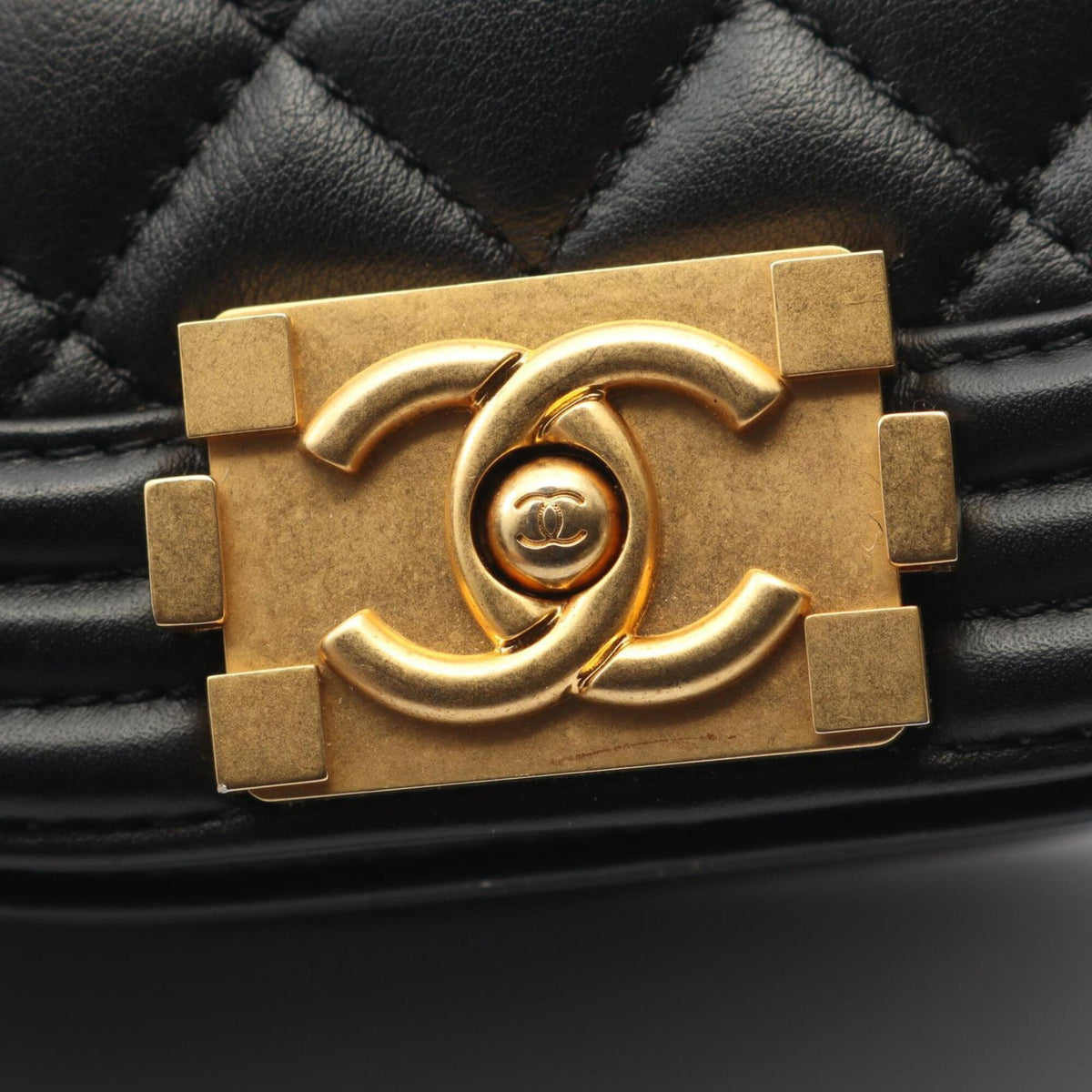 Chanel Black Leather Handbag Shoulder Bag (Pre-Owned)