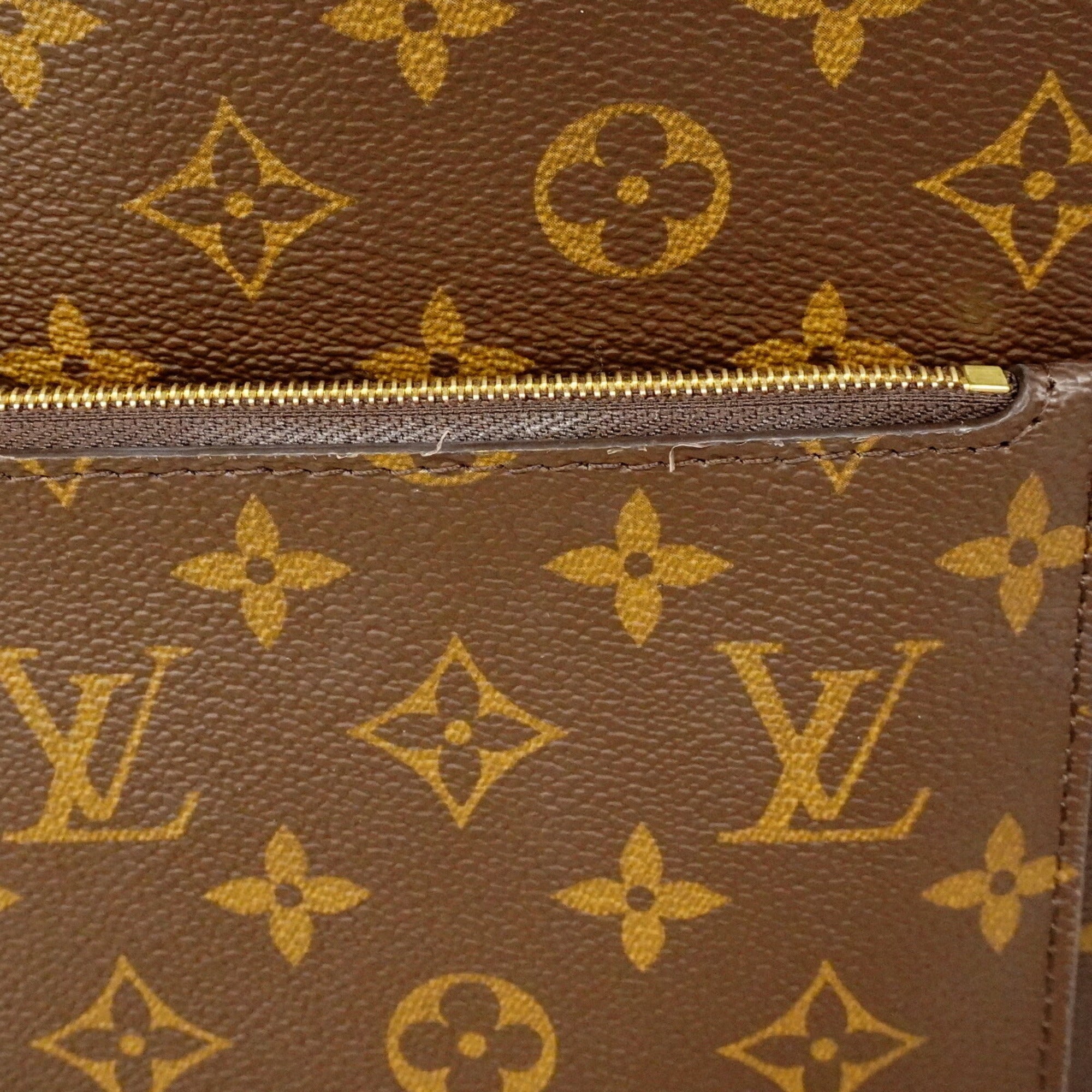 Louis Vuitton Brown Shoulder Bag (Pre-Owned)