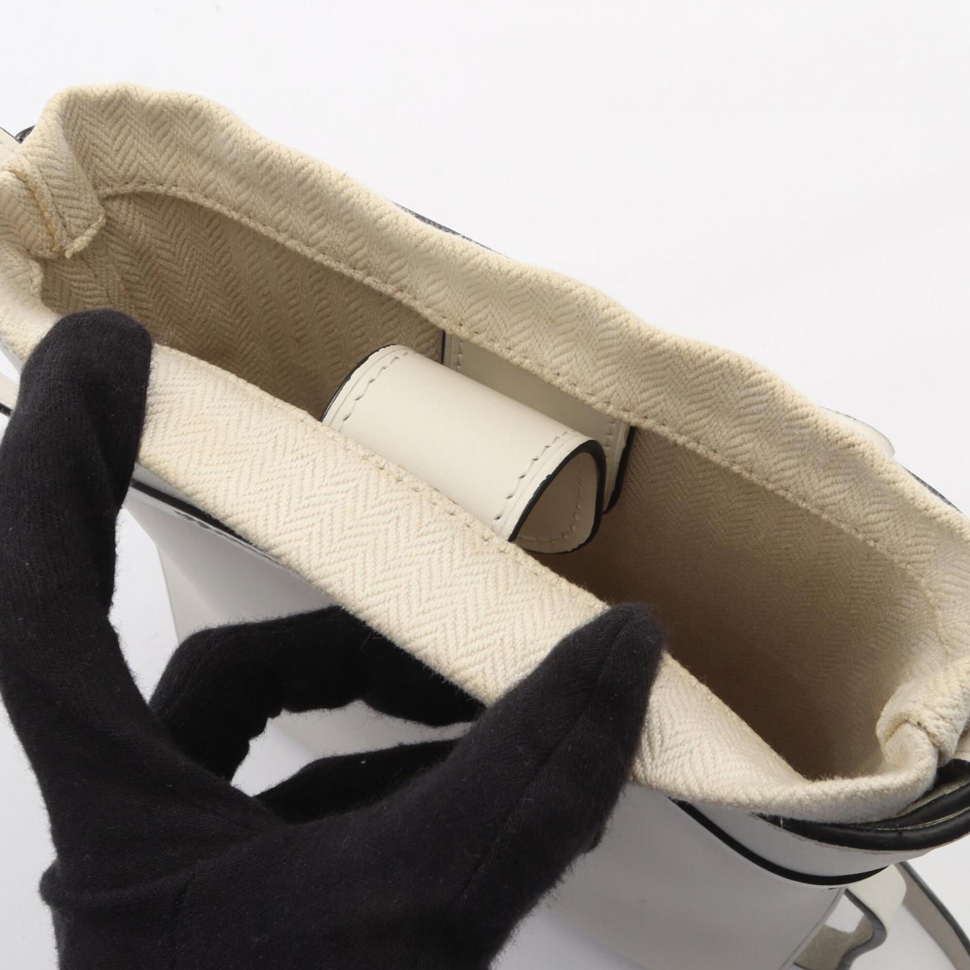 Loewe White Leather Shoulder Bag (Pre-Owned)