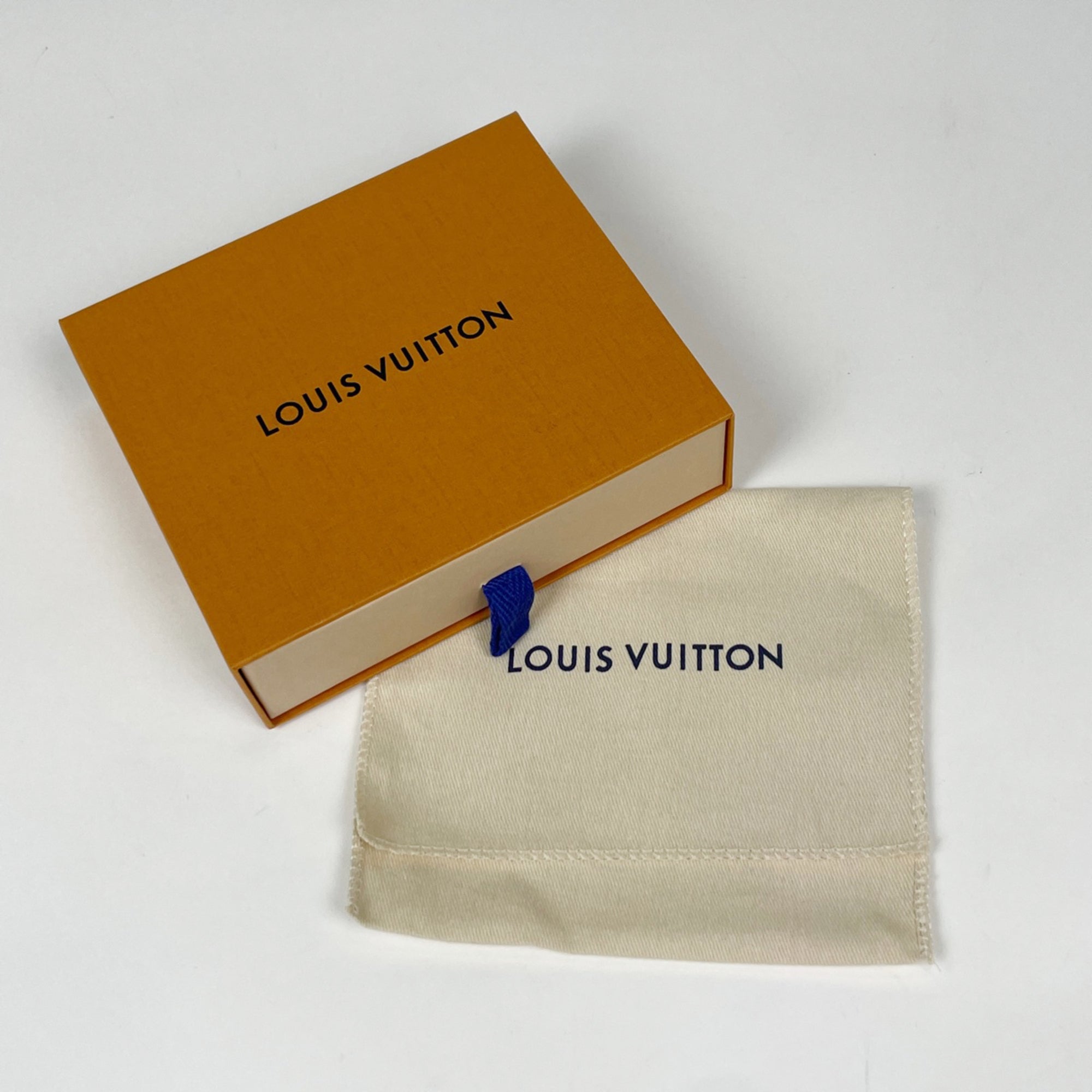 Louis Vuitton Taiga Black Noir Taiga Leather Wallet (Bi-Fold) (Pre-Owned)