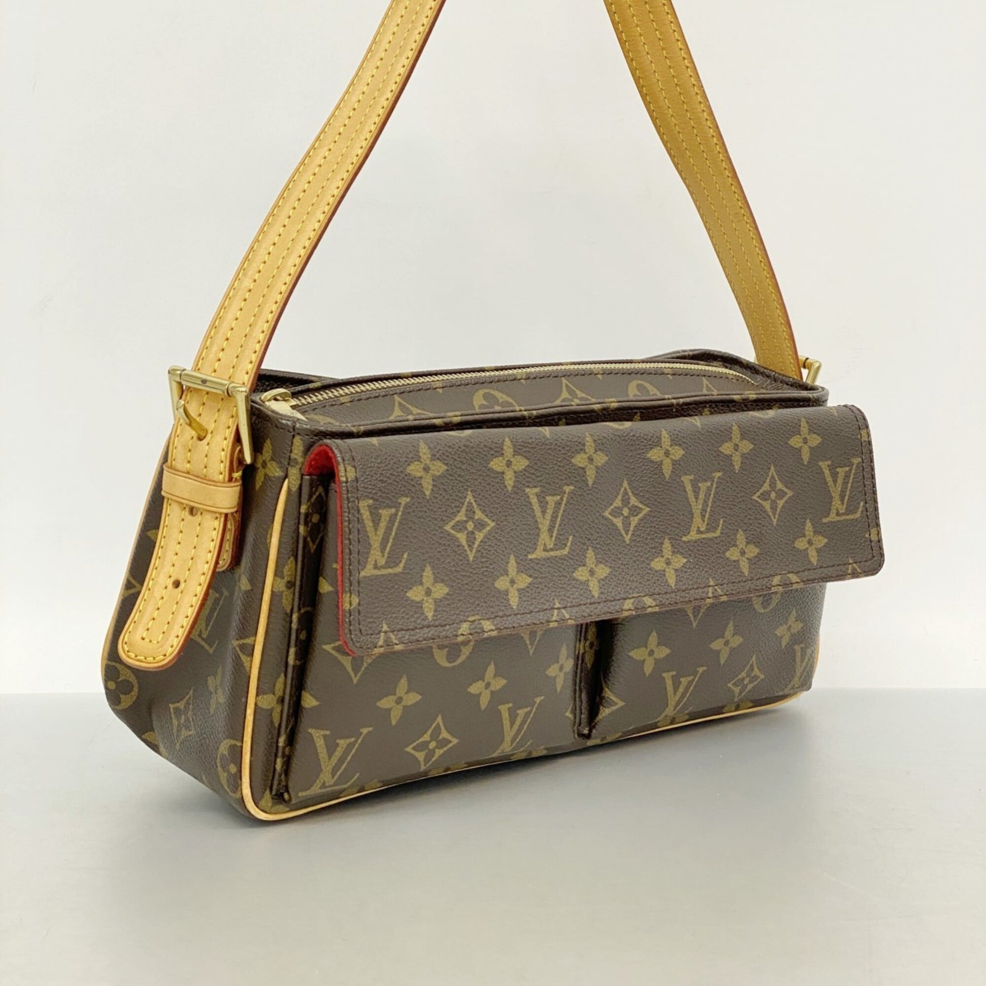 Louis Vuitton Brown Shoulder Bag (Pre-Owned)