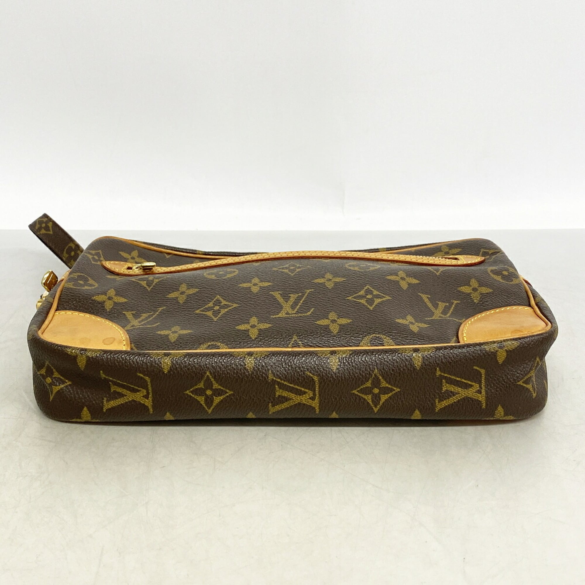 Louis Vuitton Brown Clutch Bag (Pre-Owned)